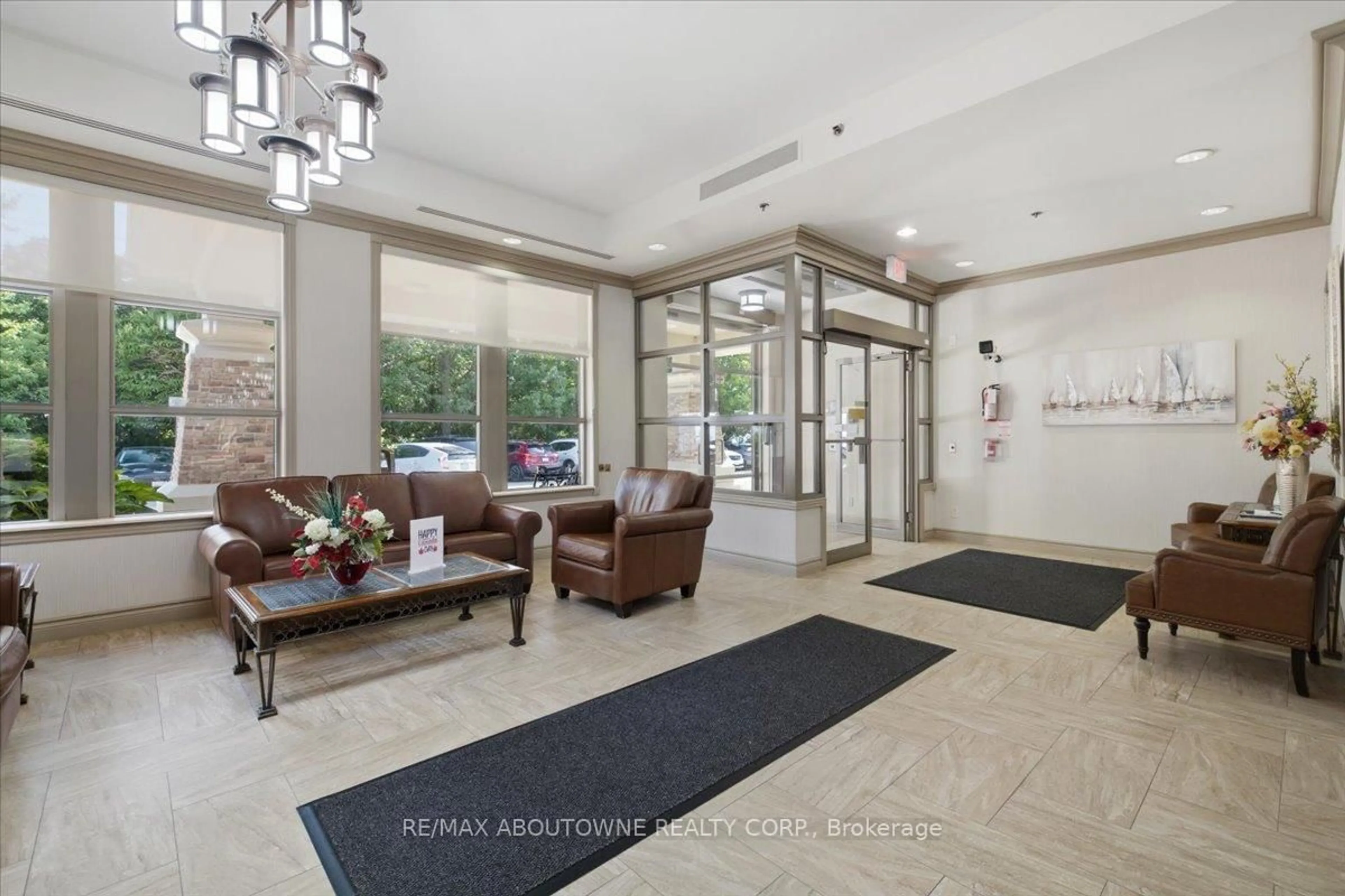 Indoor foyer for 100 Burloak Dr #1207, Burlington Ontario L7L 6P6
