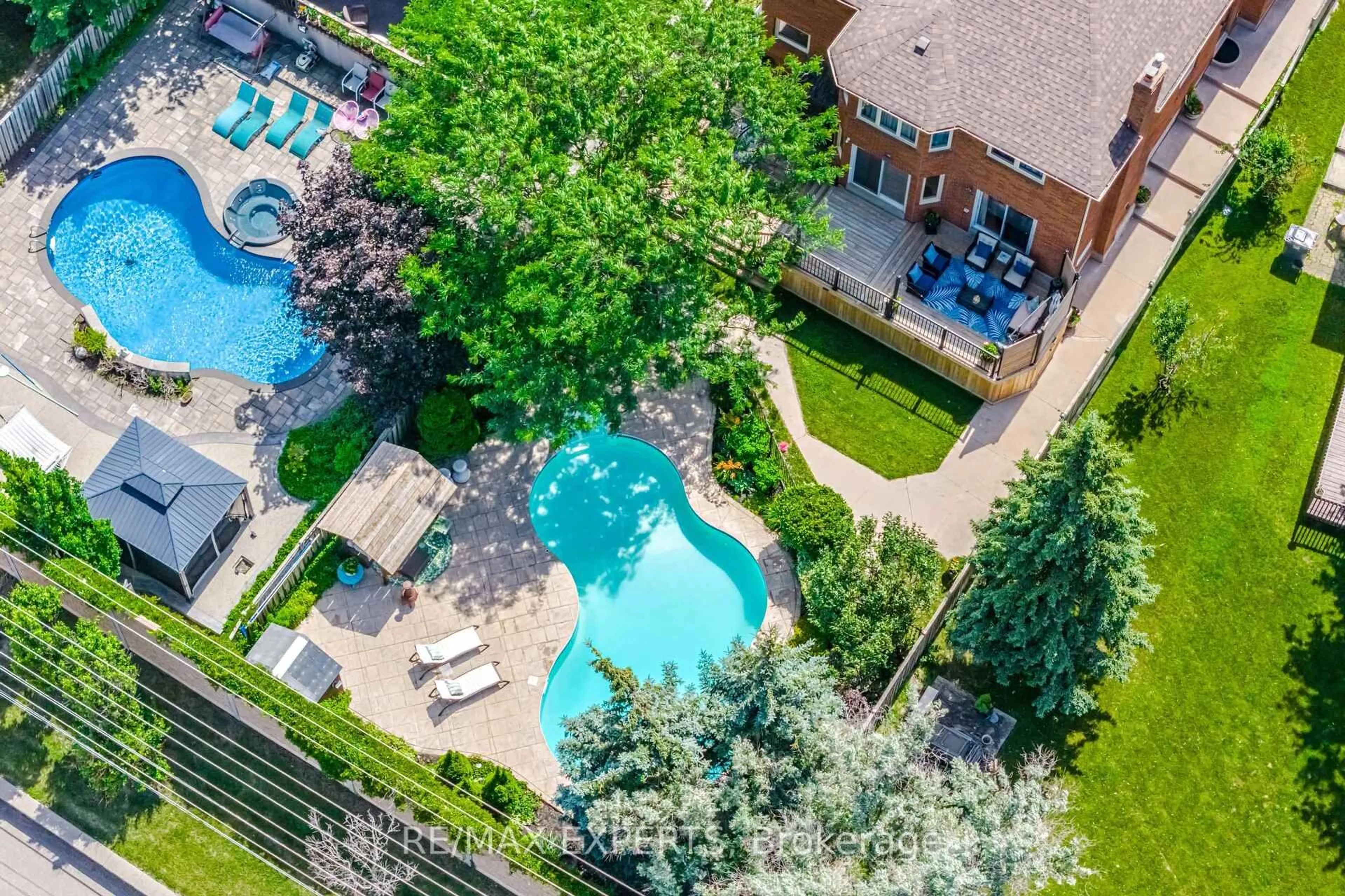 Pool for 12 Kingfisher Crt, Brampton Ontario L6Z 3R4