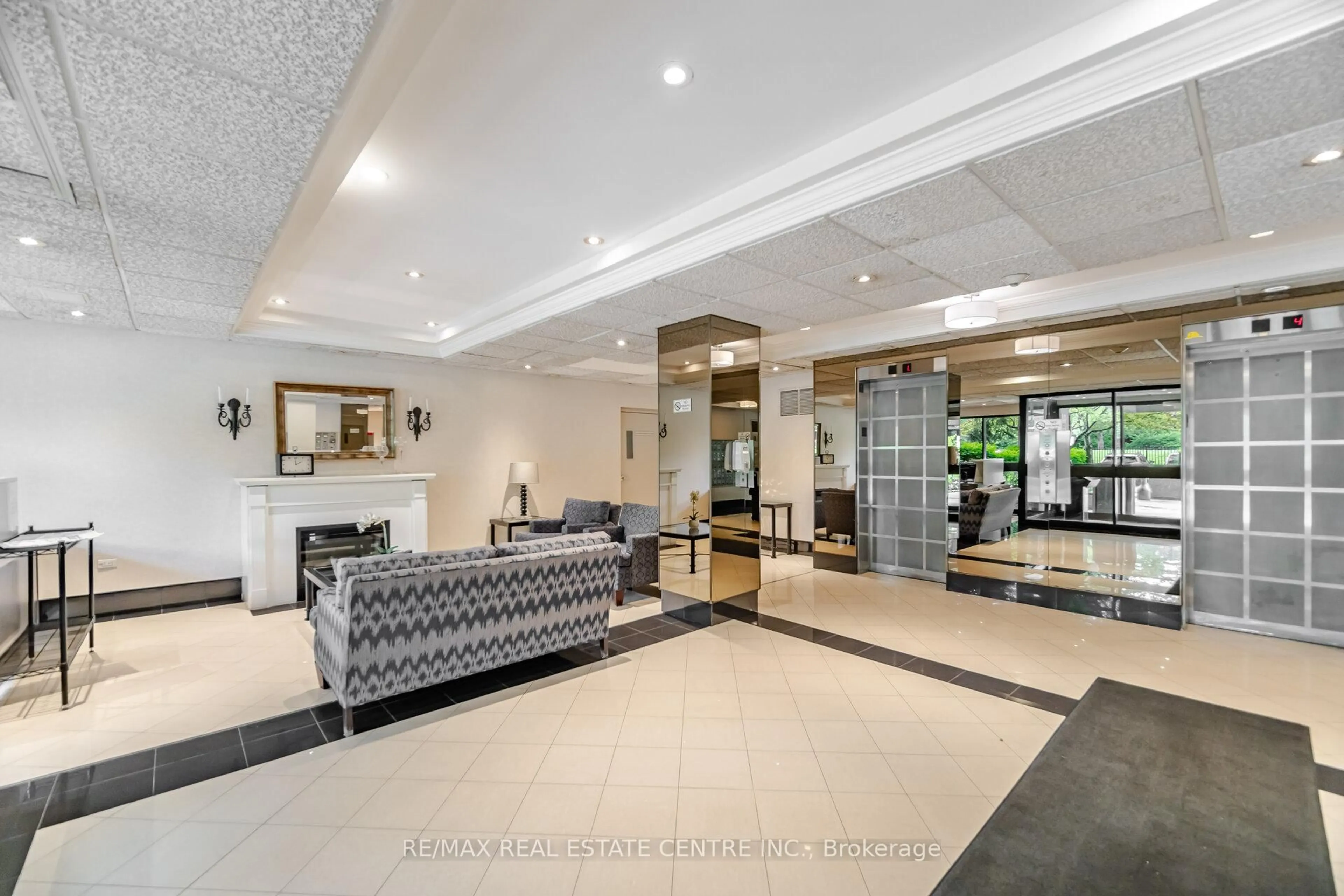 Lobby for 1320 Mississauga Valley Blvd #410, Mississauga Ontario L5A 3S8