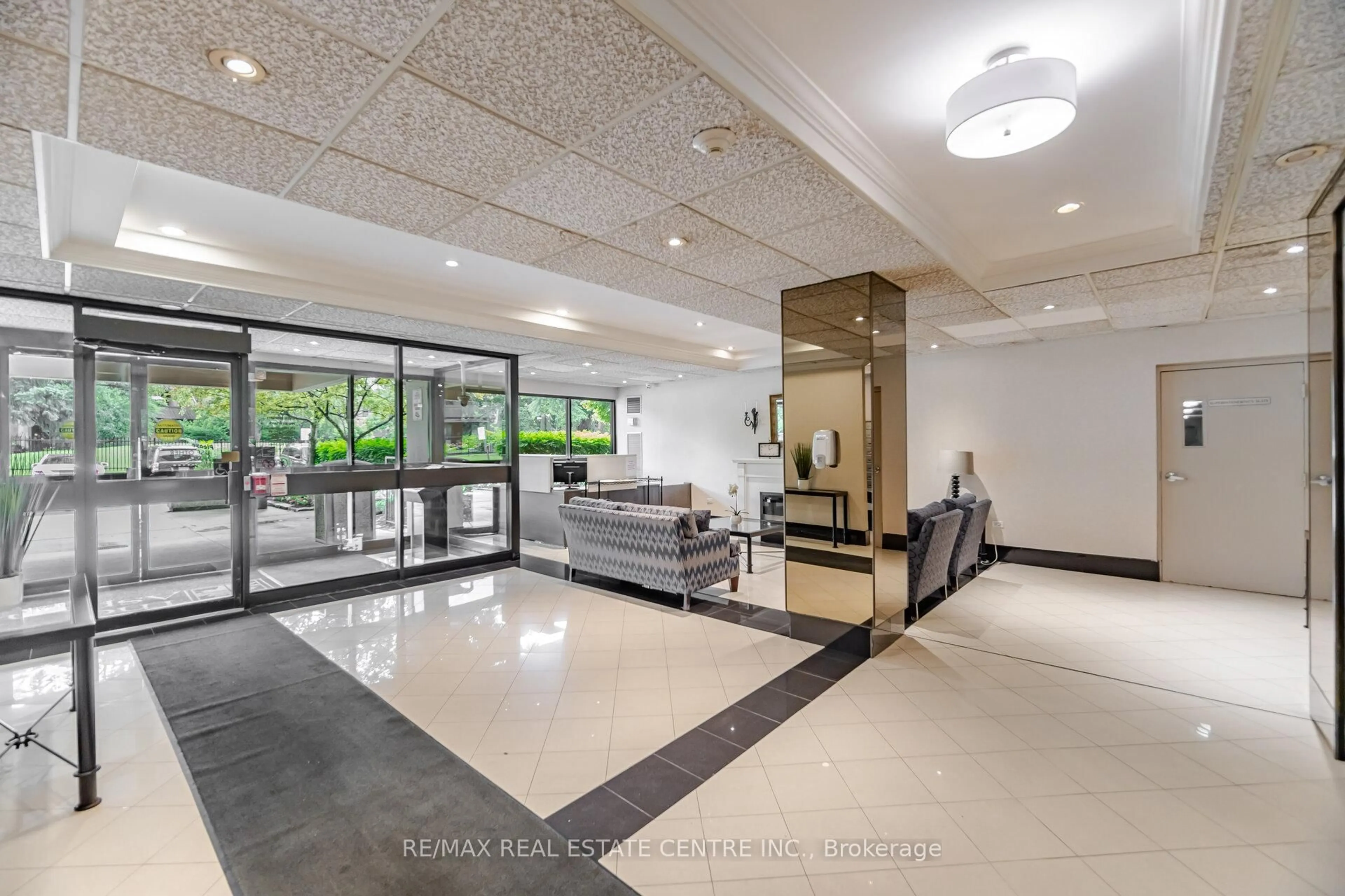 Lobby for 1320 Mississauga Valley Blvd #410, Mississauga Ontario L5A 3S8