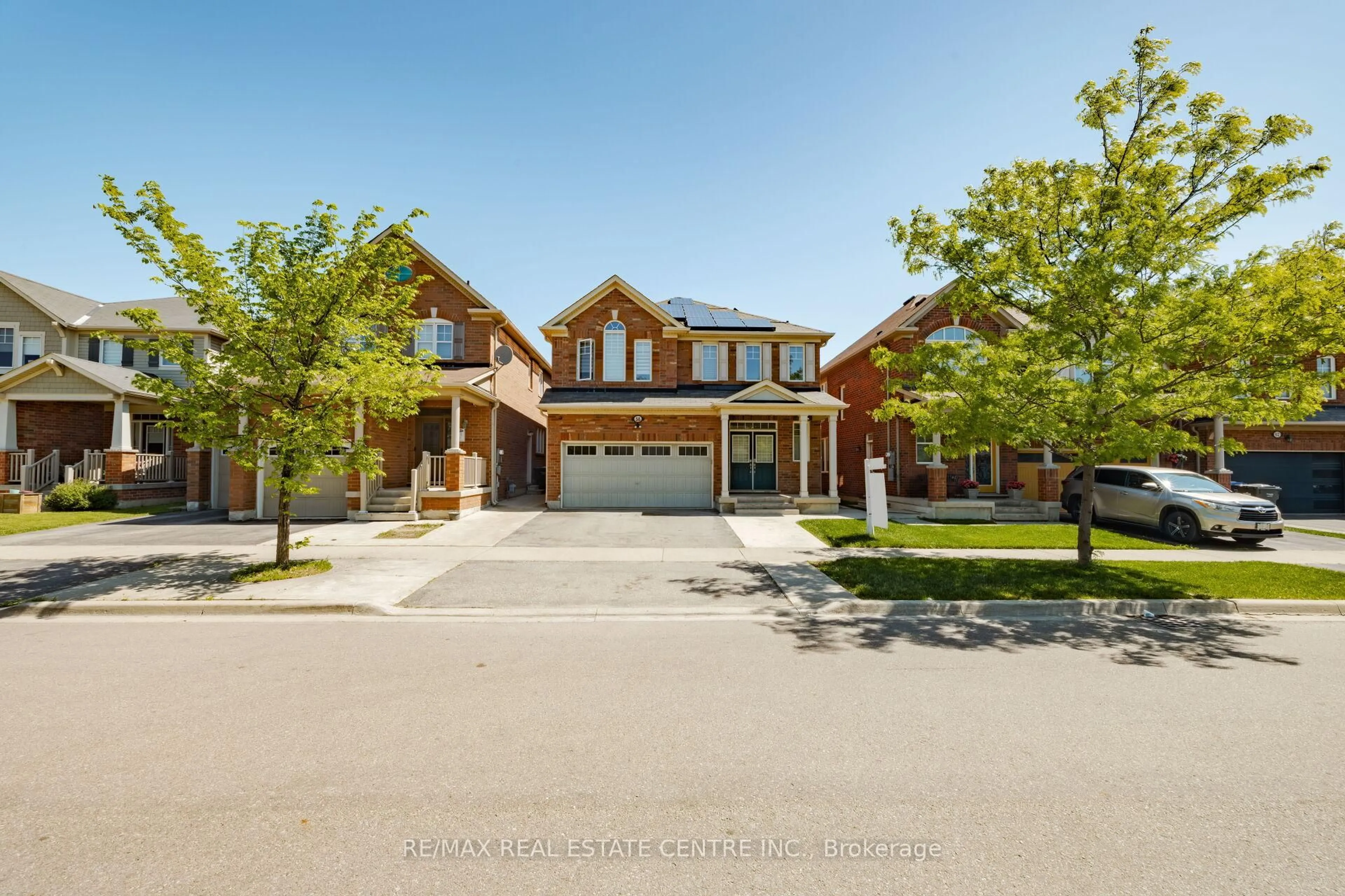 Home with brick exterior material, street for 58 Seafair Cres, Brampton Ontario L6Y 5W3