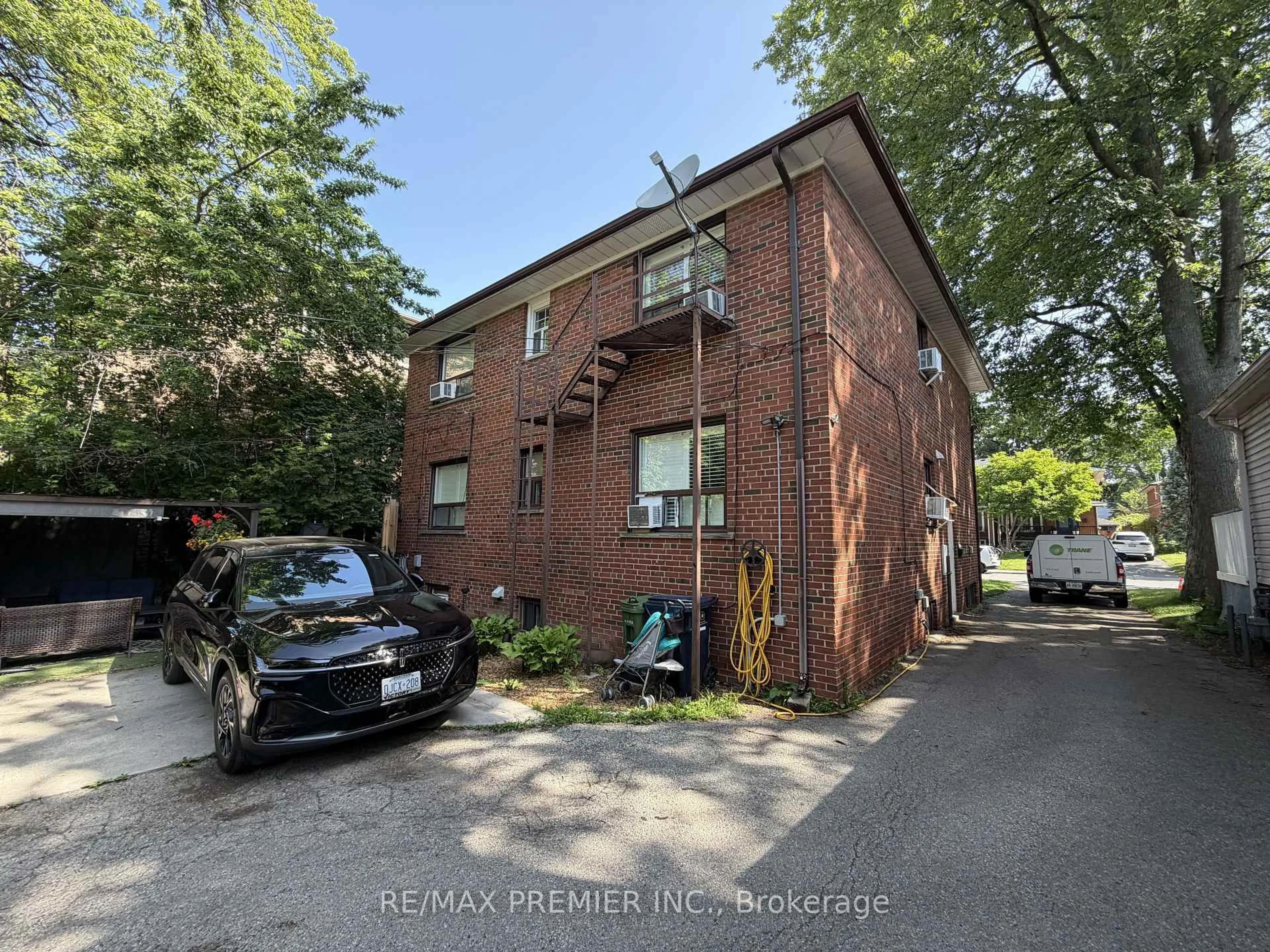 A pic from outside/outdoor area/front of a property/back of a property/a pic from drone, street for 58 Forty-First St, Toronto Ontario M8W 3N6