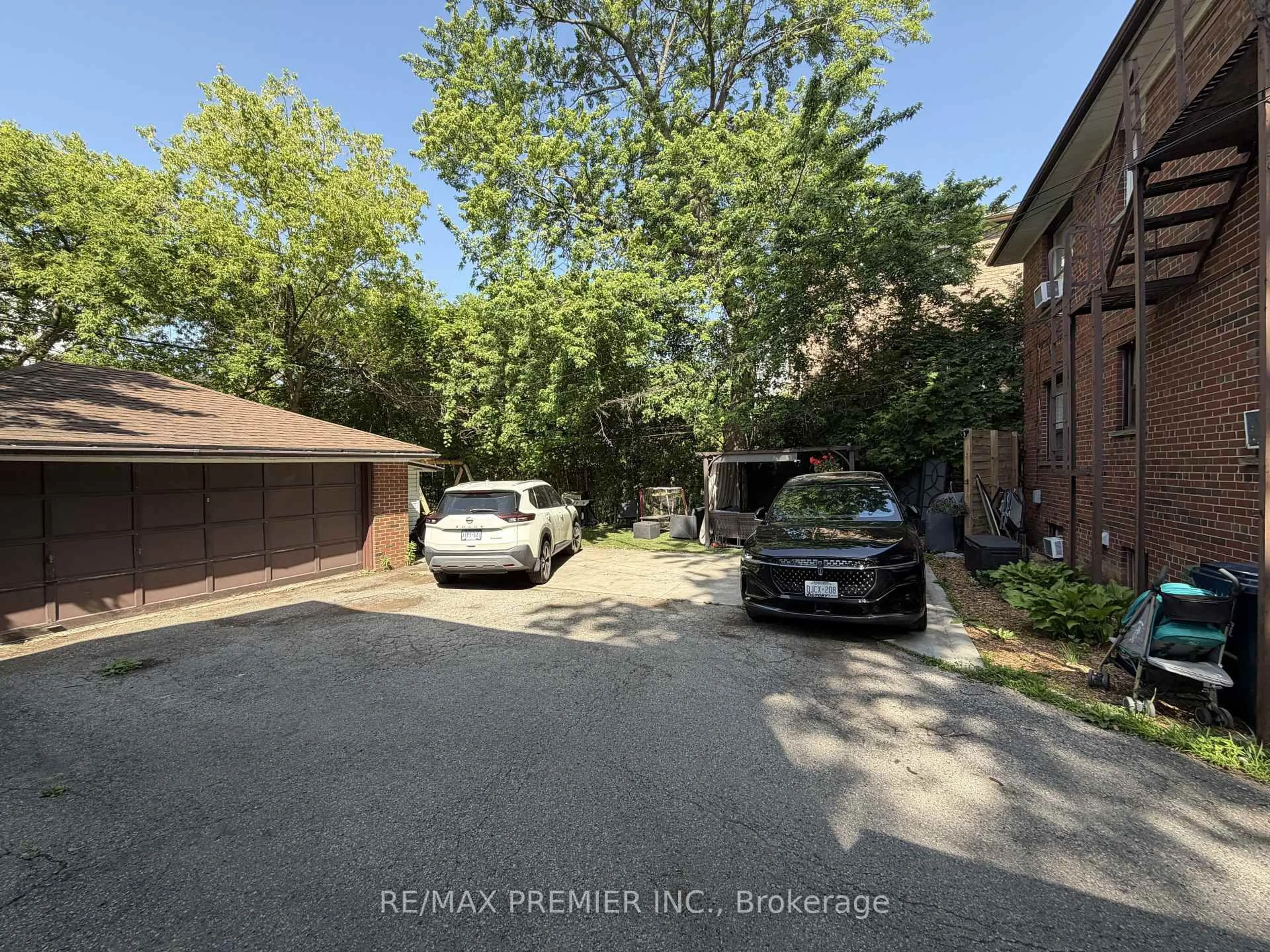 A pic from outside/outdoor area/front of a property/back of a property/a pic from drone, street for 58 Forty-First St, Toronto Ontario M8W 3N6