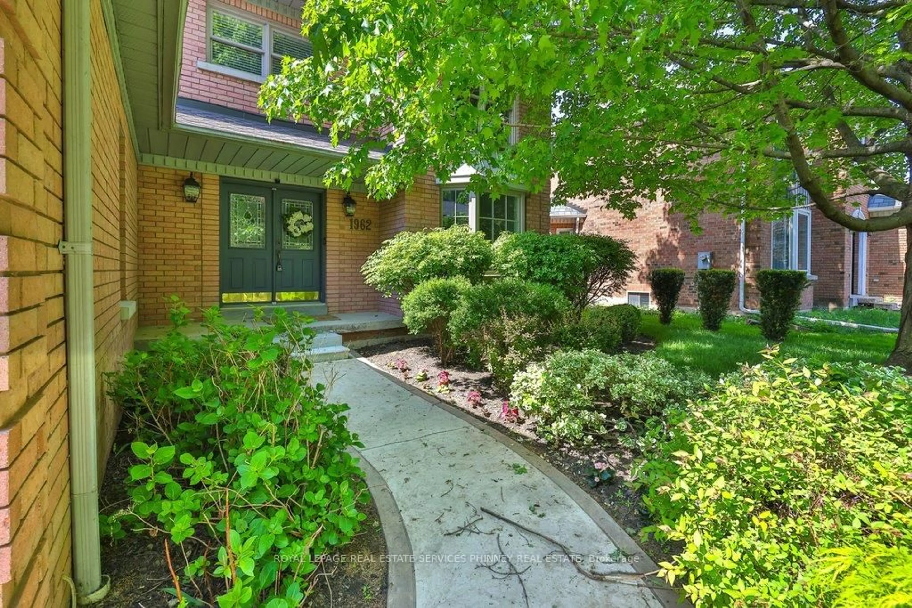 Unknown for 1962 Calgary Crt, Mississauga Ontario L5H 4J1