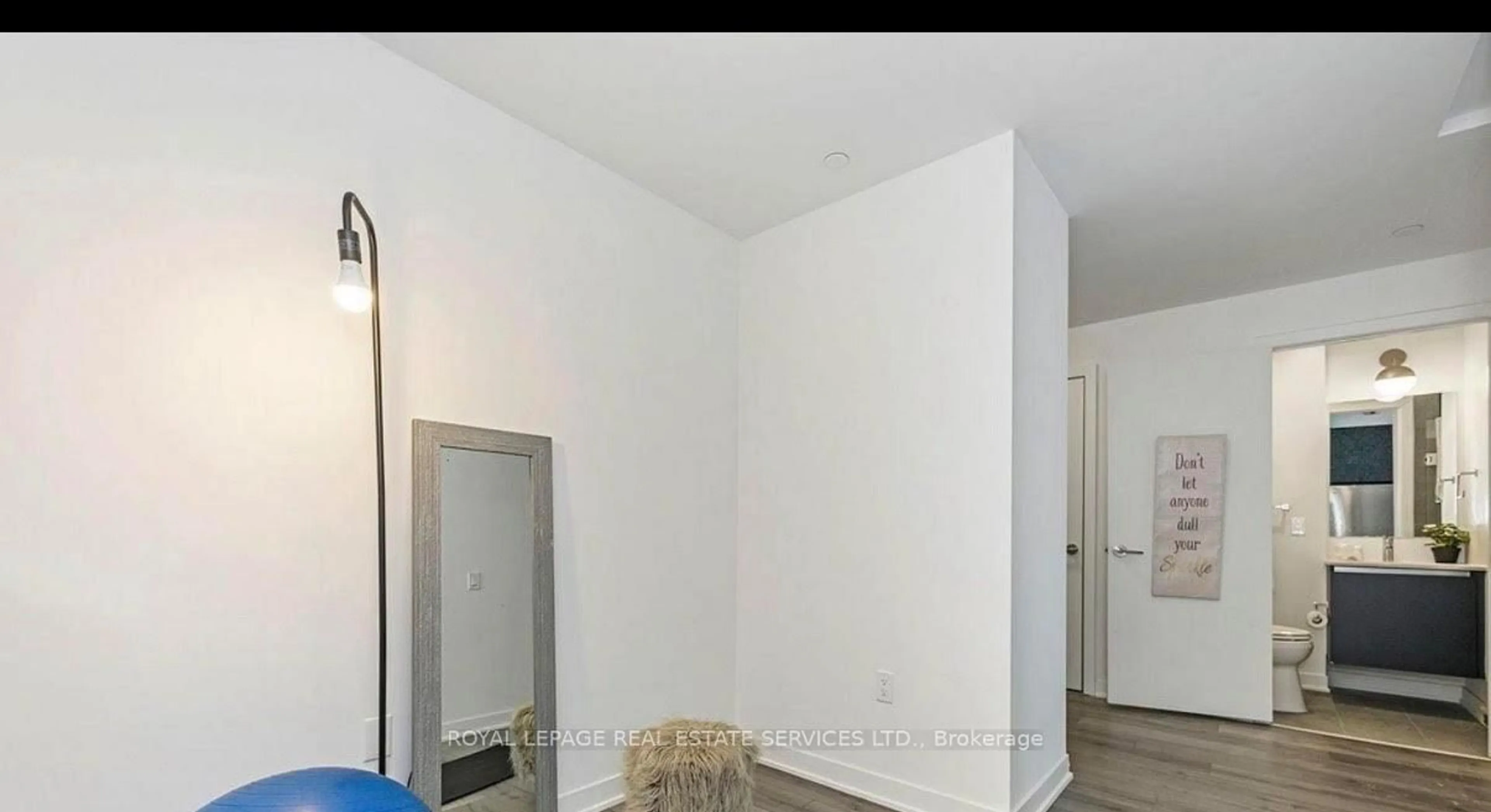 A pic of a room for 395 Dundas St #820, Oakville Ontario L6M 4M2