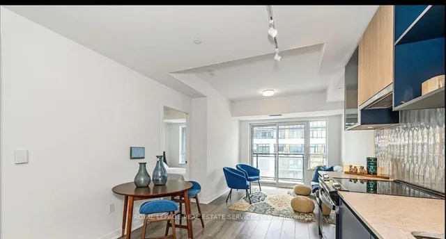 395 Dundas St #820, Oakville 3