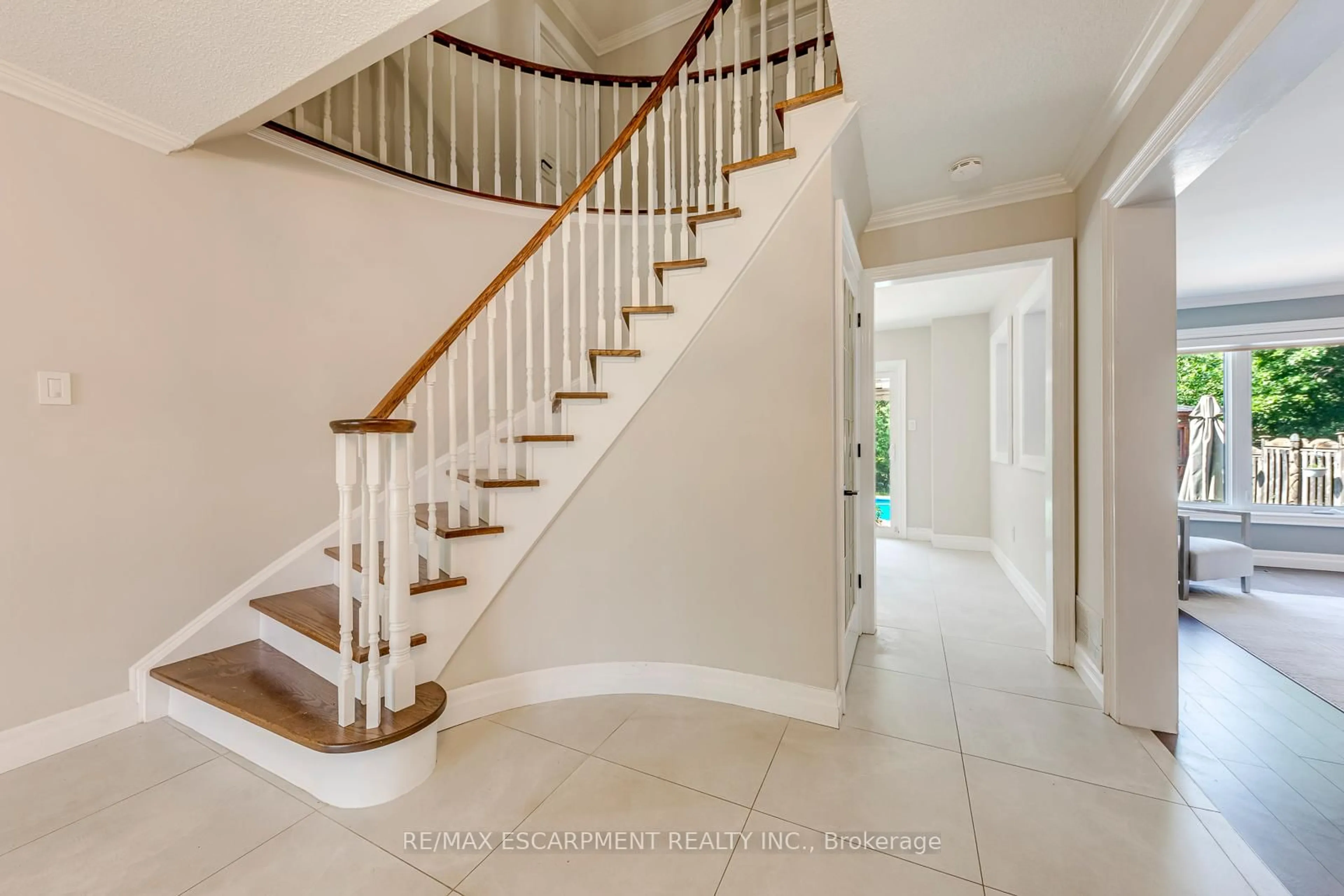 Unknown for 1633 Greenbriar Dr, Oakville Ontario L6M 1Y3