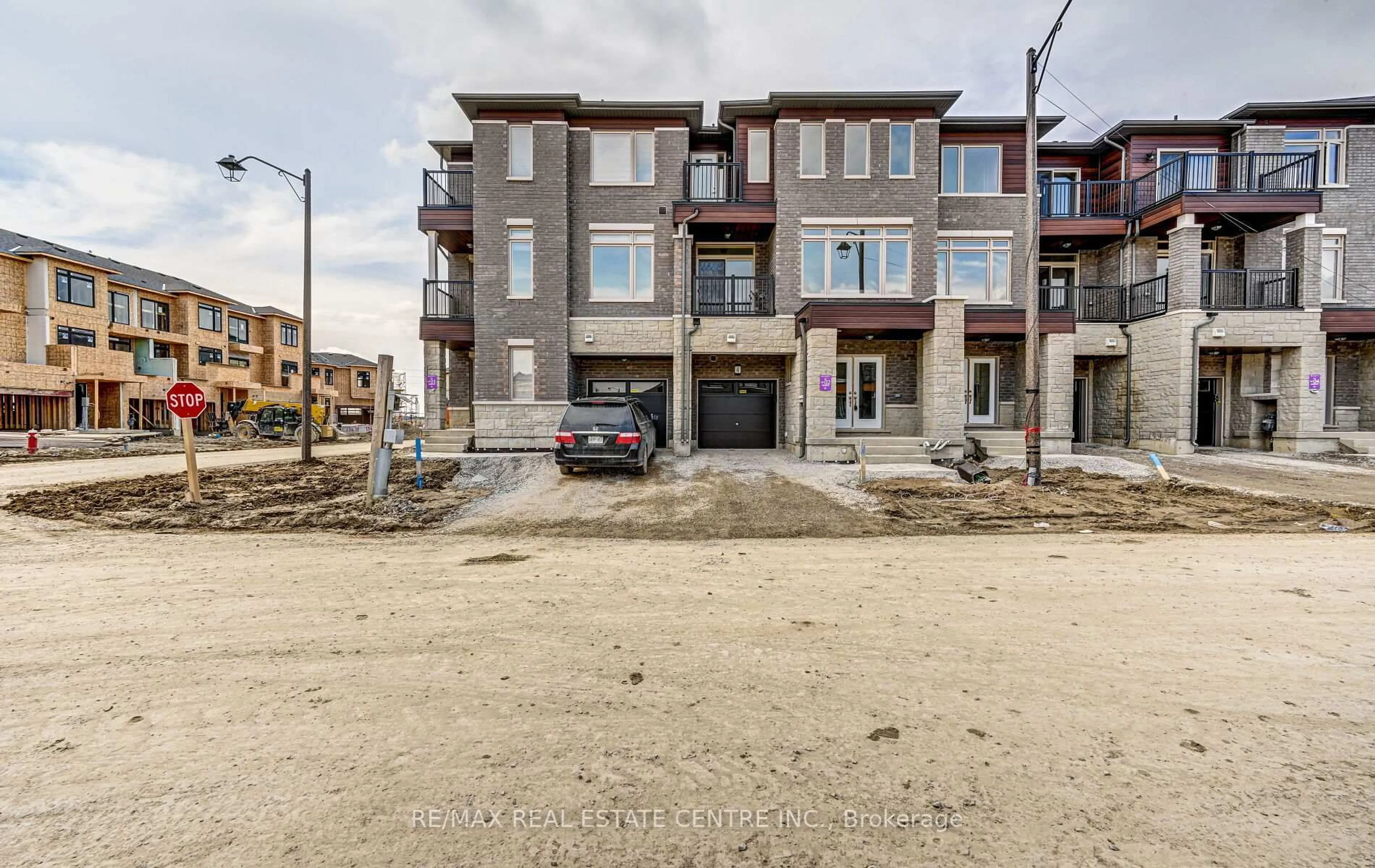 Unknown for 4 Haydrop Rd, Brampton Ontario L6P 4N9