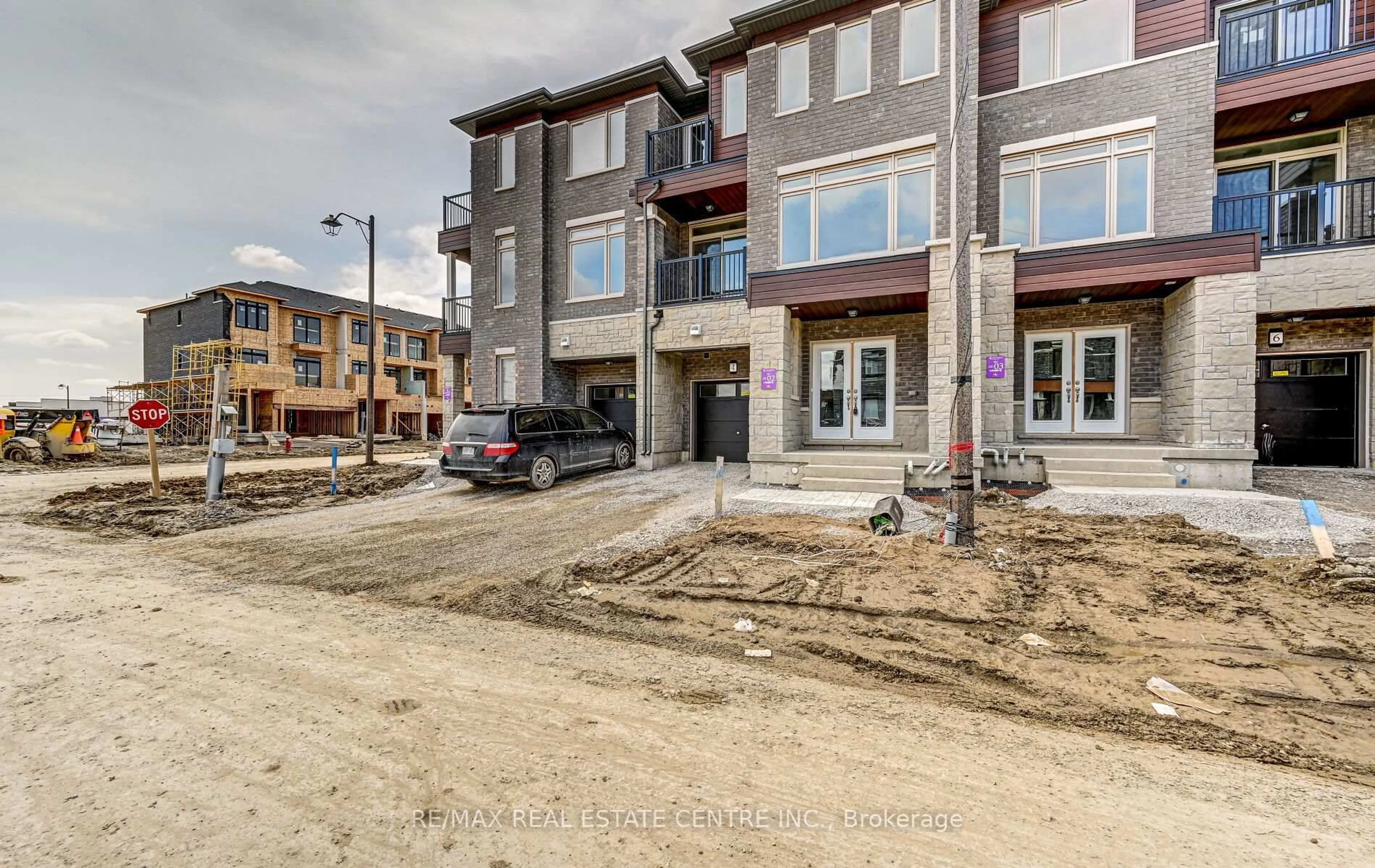 Unknown for 4 Haydrop Rd, Brampton Ontario L6P 4N9
