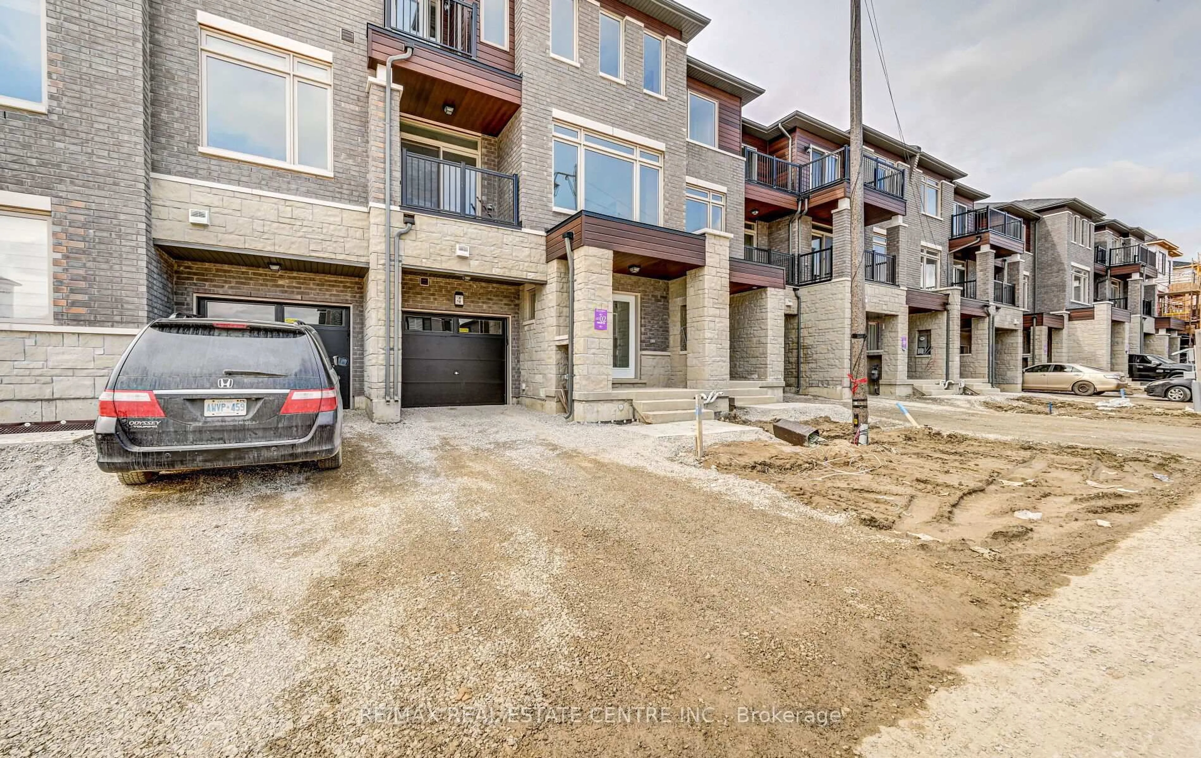 Unknown for 4 Haydrop Rd, Brampton Ontario L6P 4N9