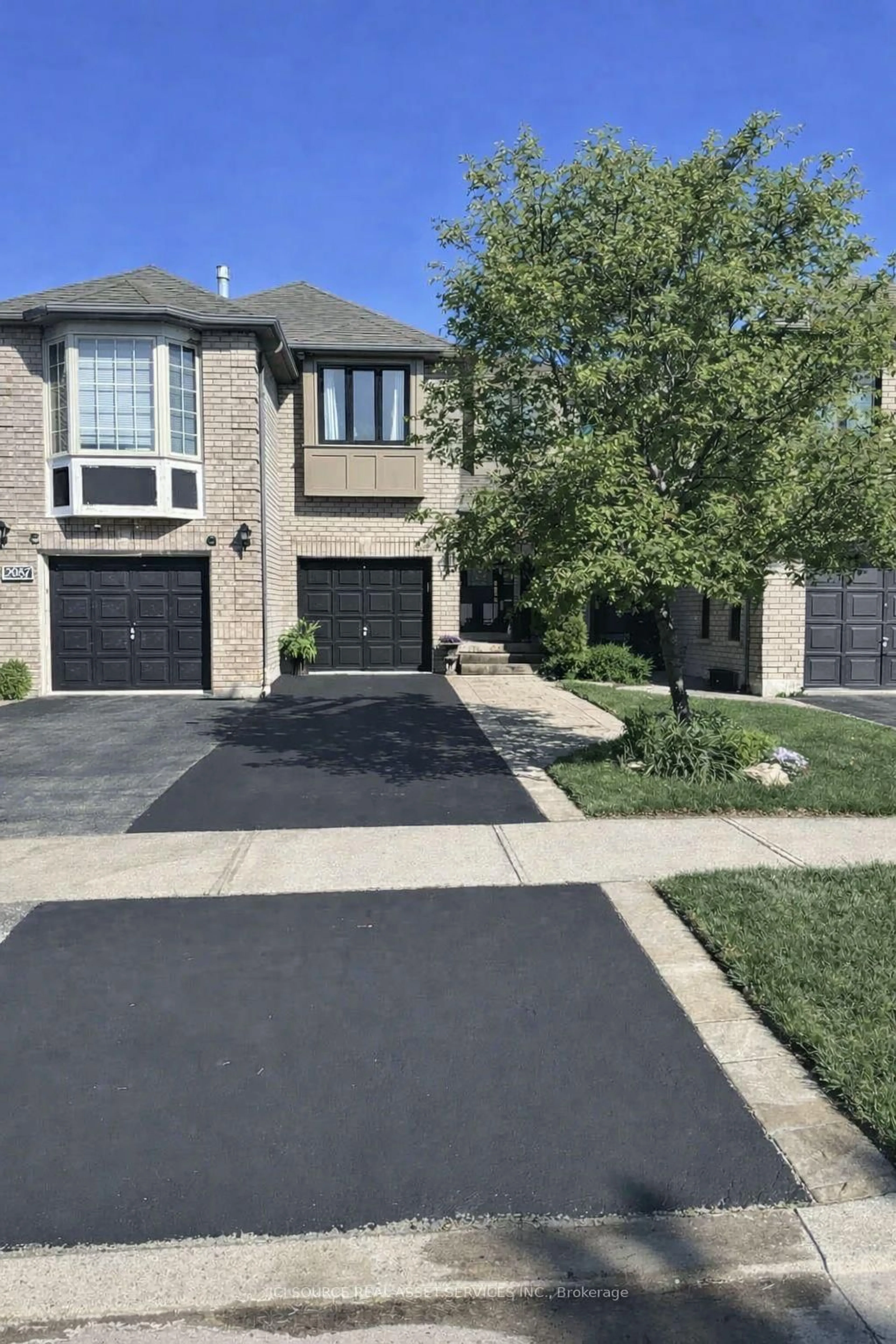 Home with brick exterior material, street for 2081 Golden Orchard Tr, Oakville Ontario L6M 3W8