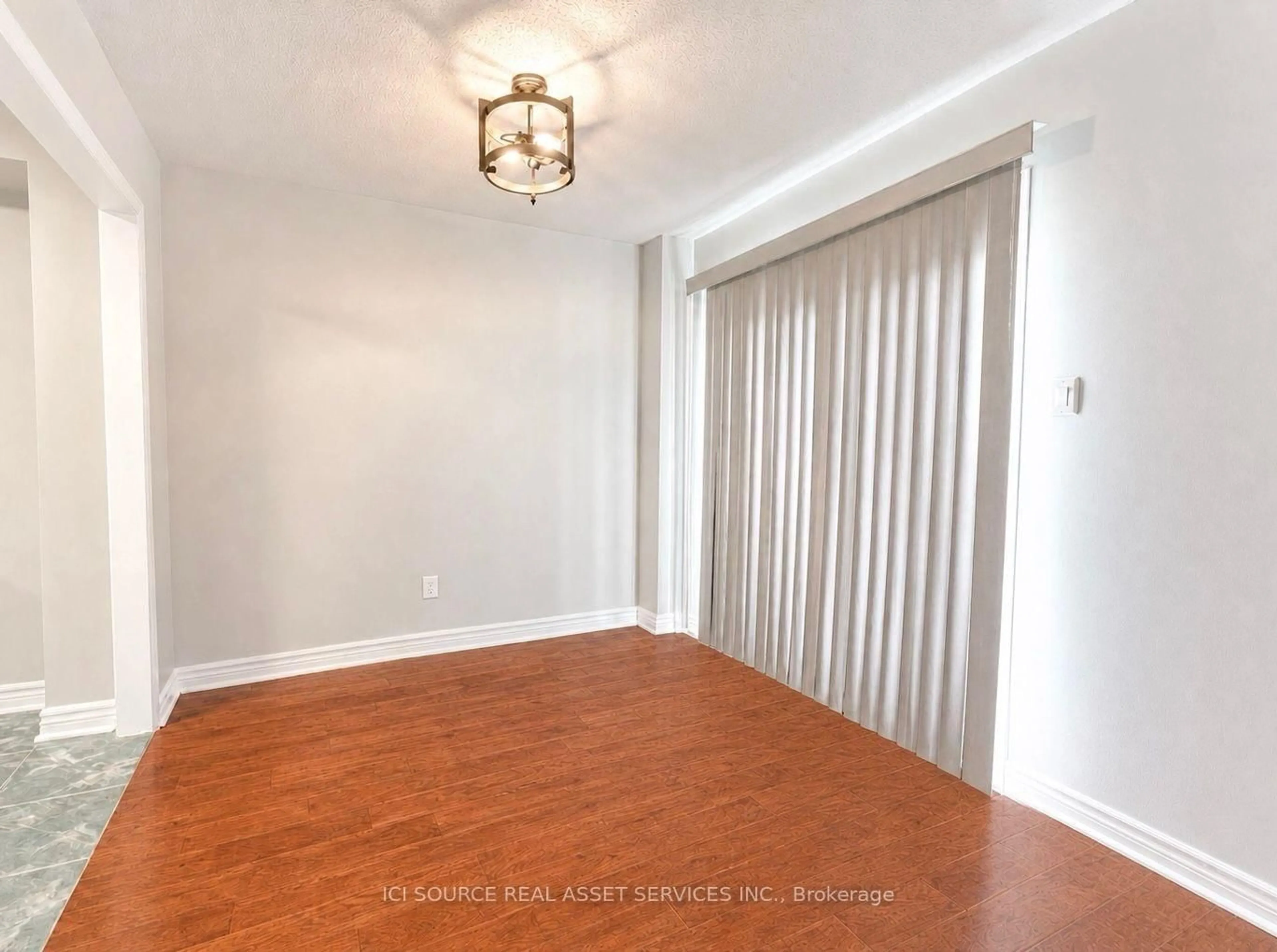 A pic of a room for 2081 Golden Orchard Tr, Oakville Ontario L6M 3W8