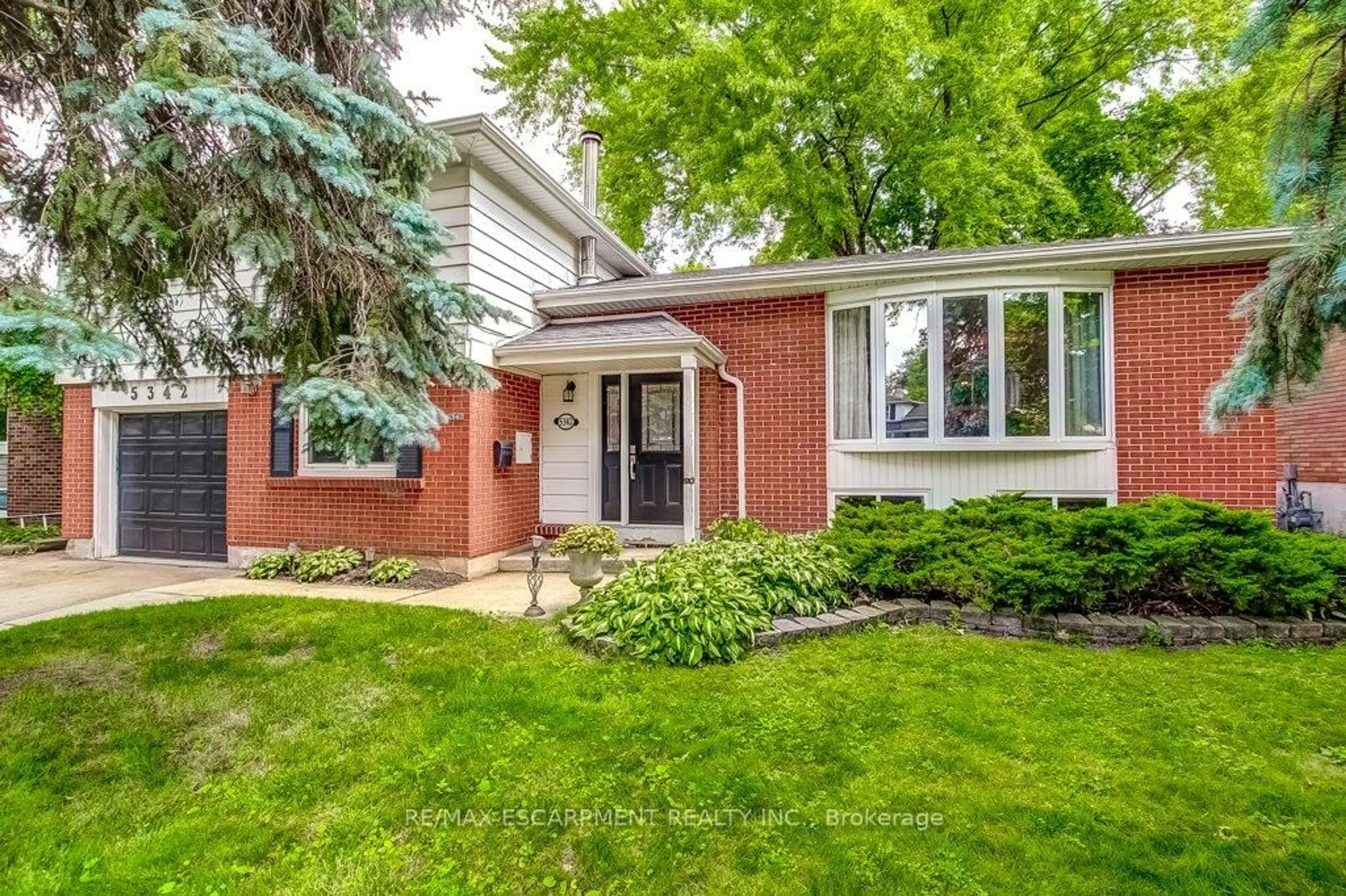 Home with brick exterior material, street for 5342 Linbrook Rd, Burlington Ontario L7L 3T9