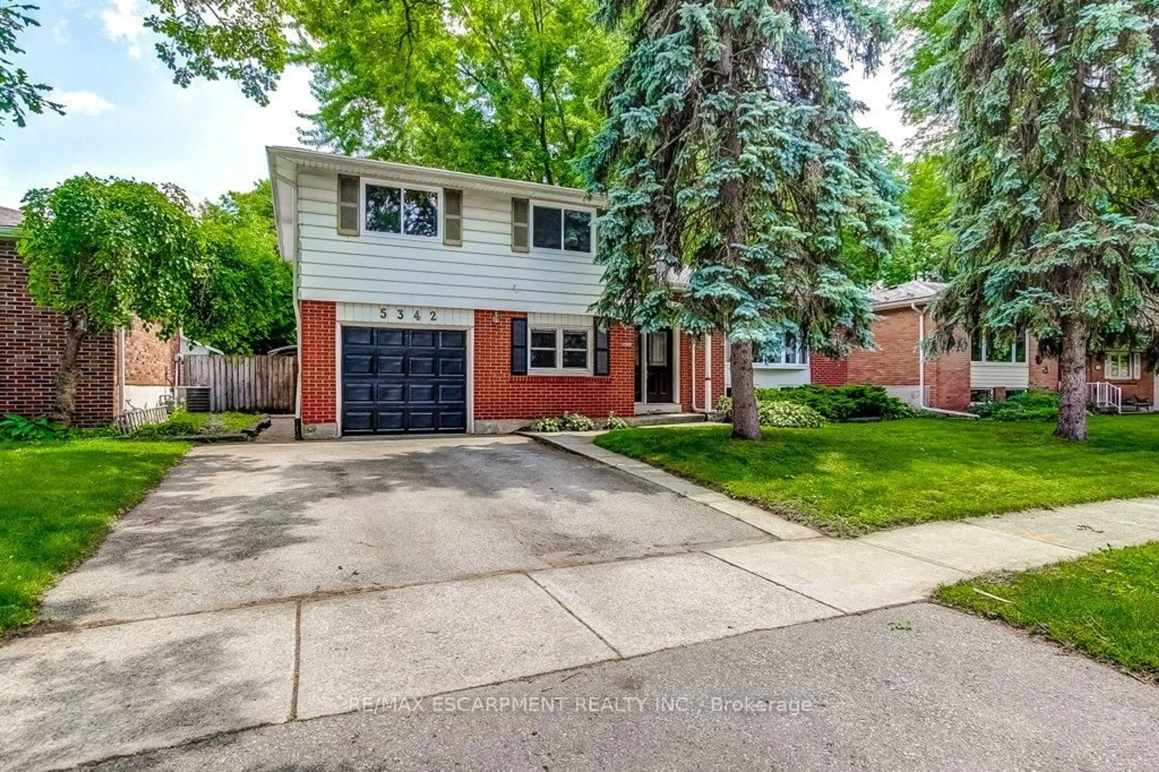 Home with brick exterior material, street for 5342 Linbrook Rd, Burlington Ontario L7L 3T9