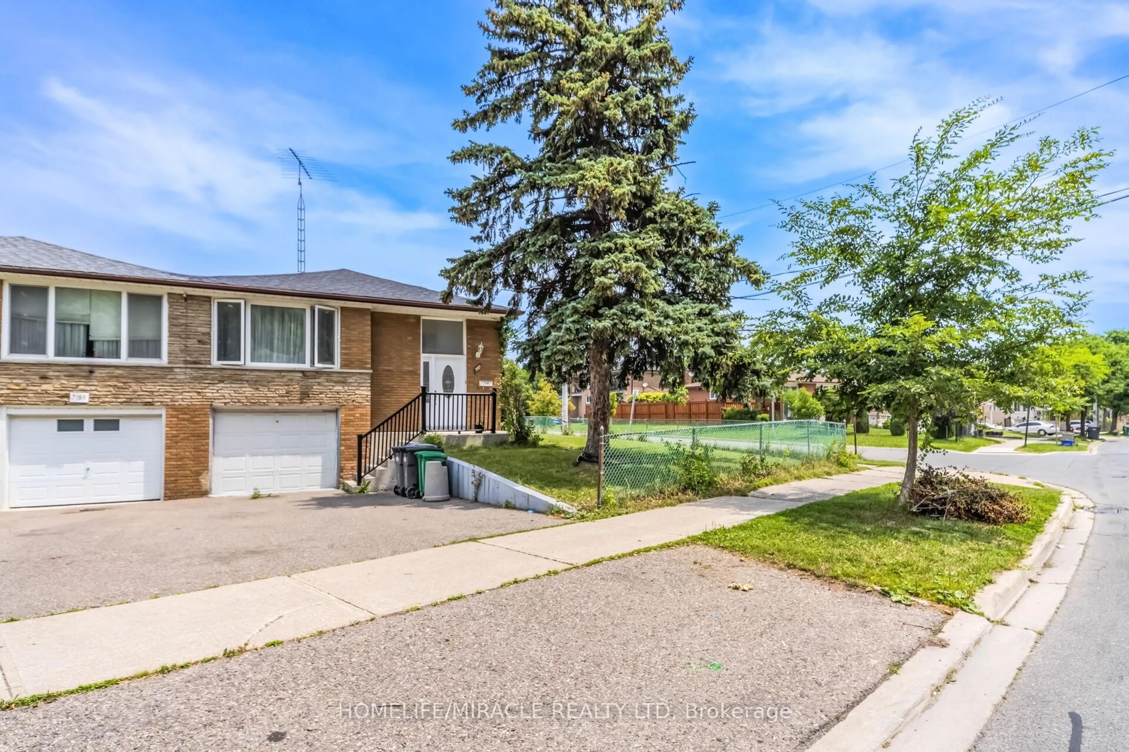 Unknown for 7187 Darcel Ave, Mississauga Ontario L4T 2X3