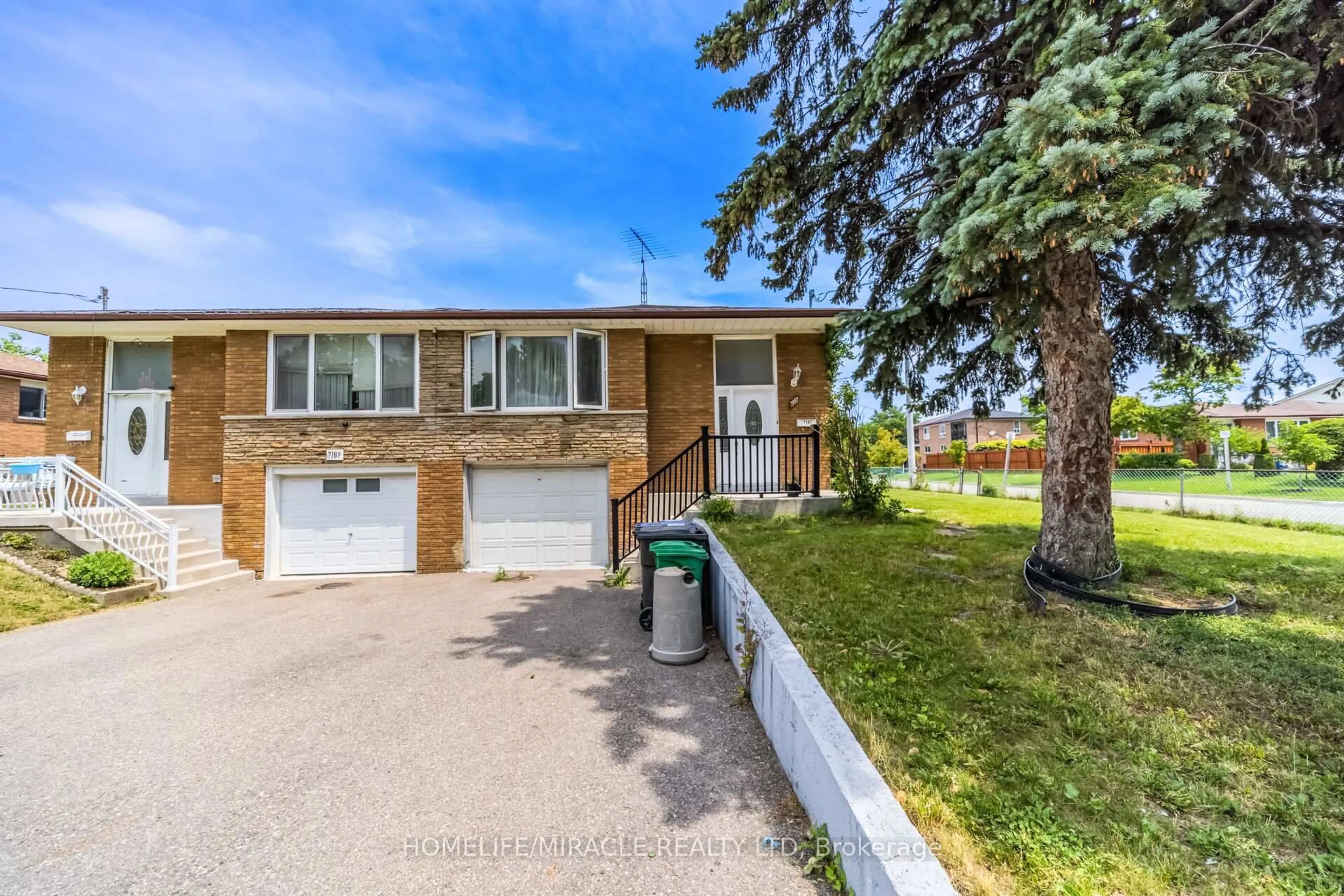 Unknown for 7187 Darcel Ave, Mississauga Ontario L4T 2X3