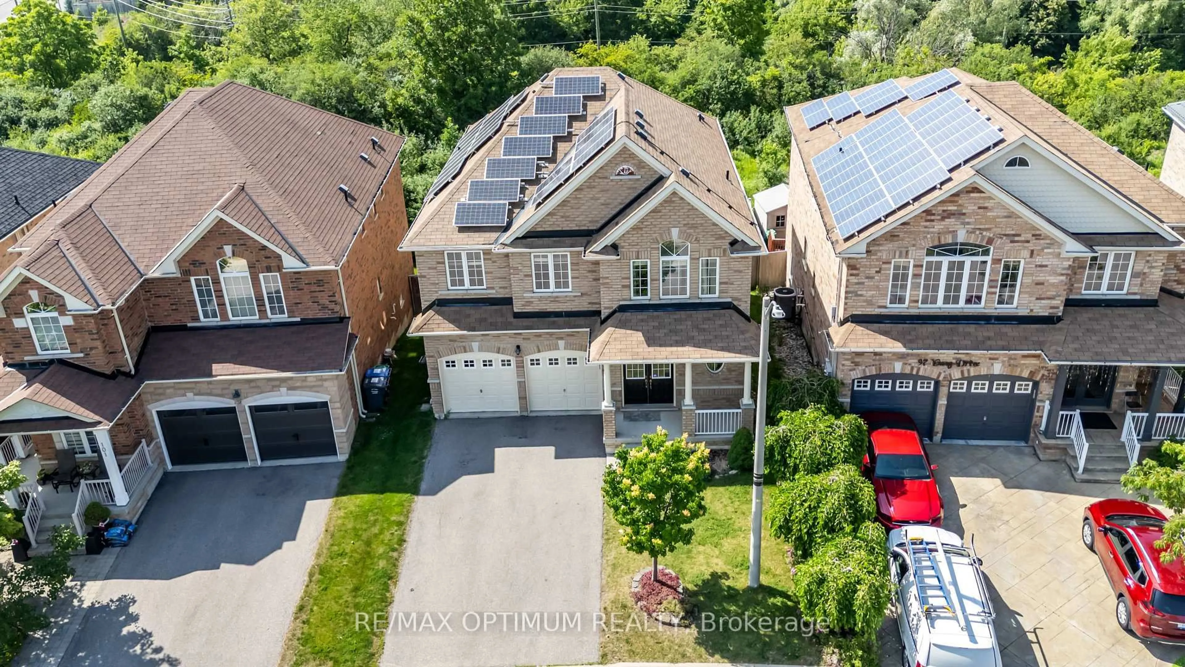 A pic from outside/outdoor area/front of a property/back of a property/a pic from drone, street for 99 Young Dr, Brampton Ontario L6Y 0P1