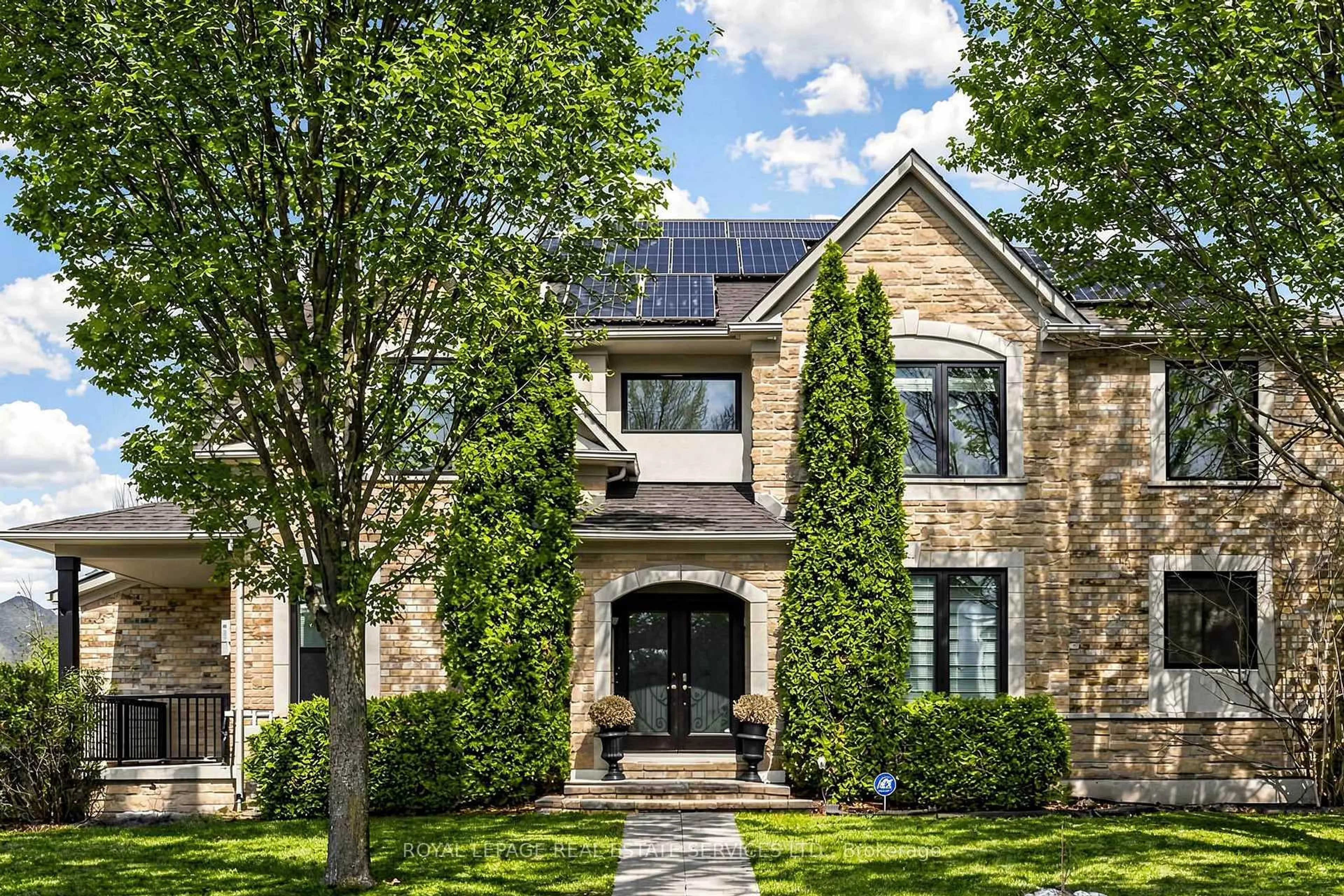 Home with brick exterior material, street for 2353 Woodcrest Dr, Oakville Ontario L6M 4S2