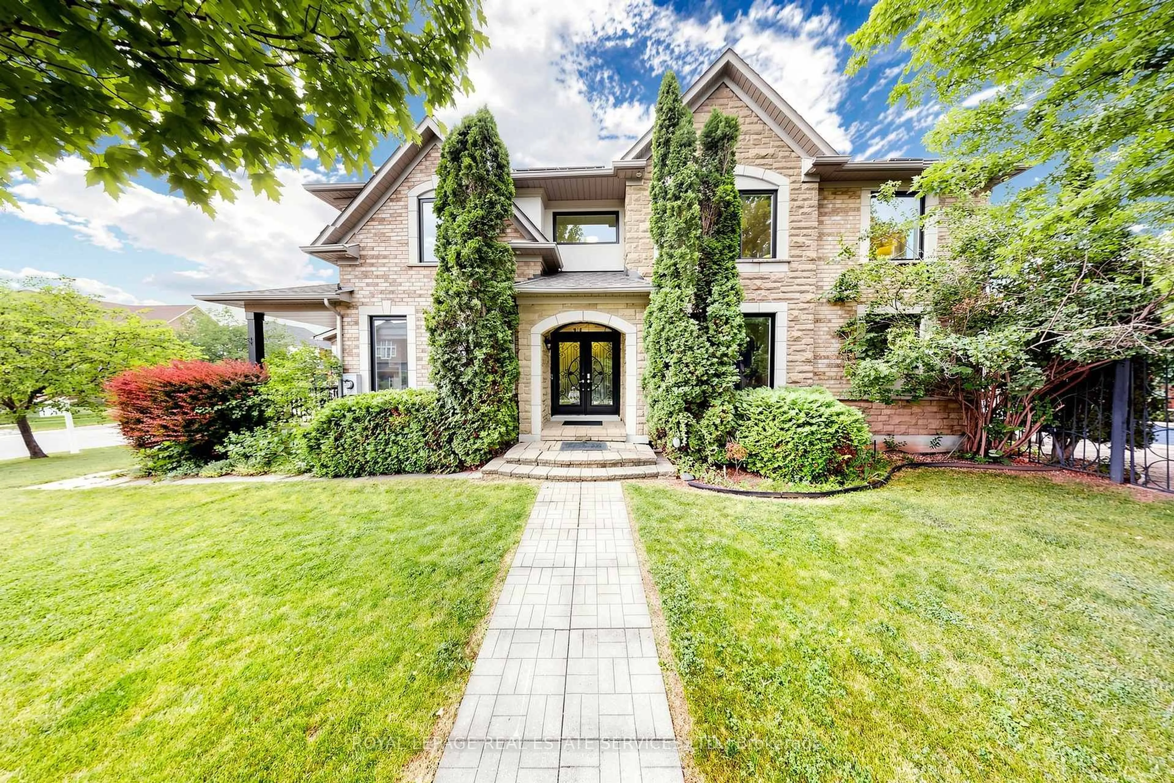 Home with brick exterior material, street for 2353 Woodcrest Dr, Oakville Ontario L6M 4S2