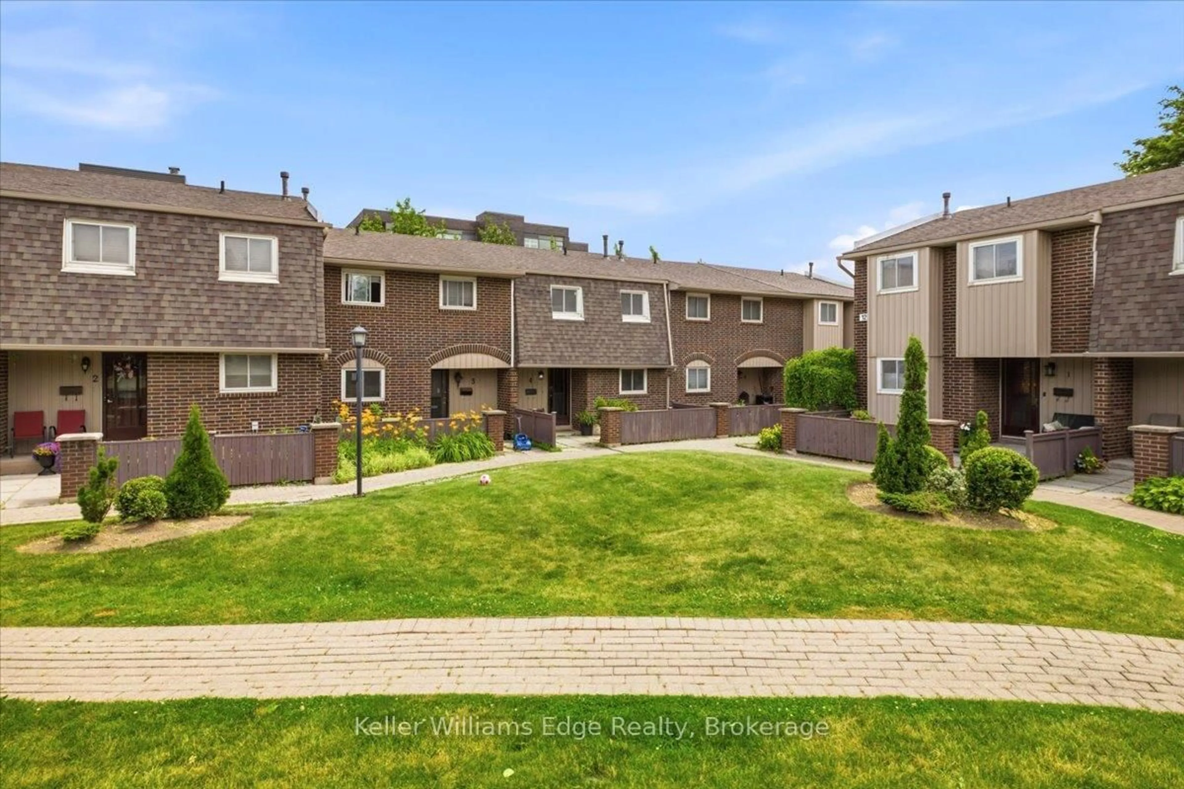 A pic from outside/outdoor area/front of a property/back of a property/a pic from drone, street for 1294 Guelph Line #4, Burlington Ontario L7P 2S9