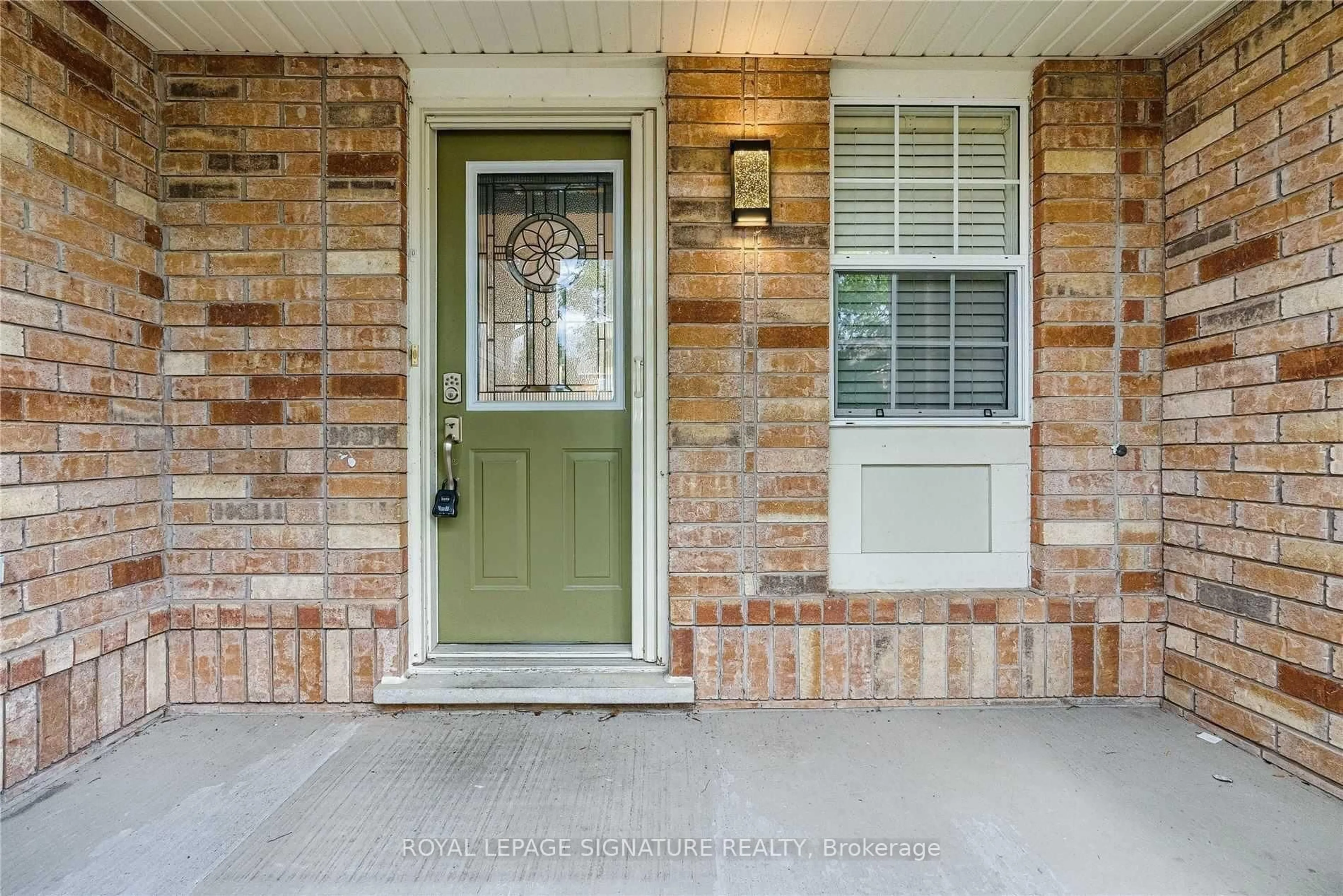 Indoor entryway for 759 Edwards Ave, Milton Ontario L9T 6B3