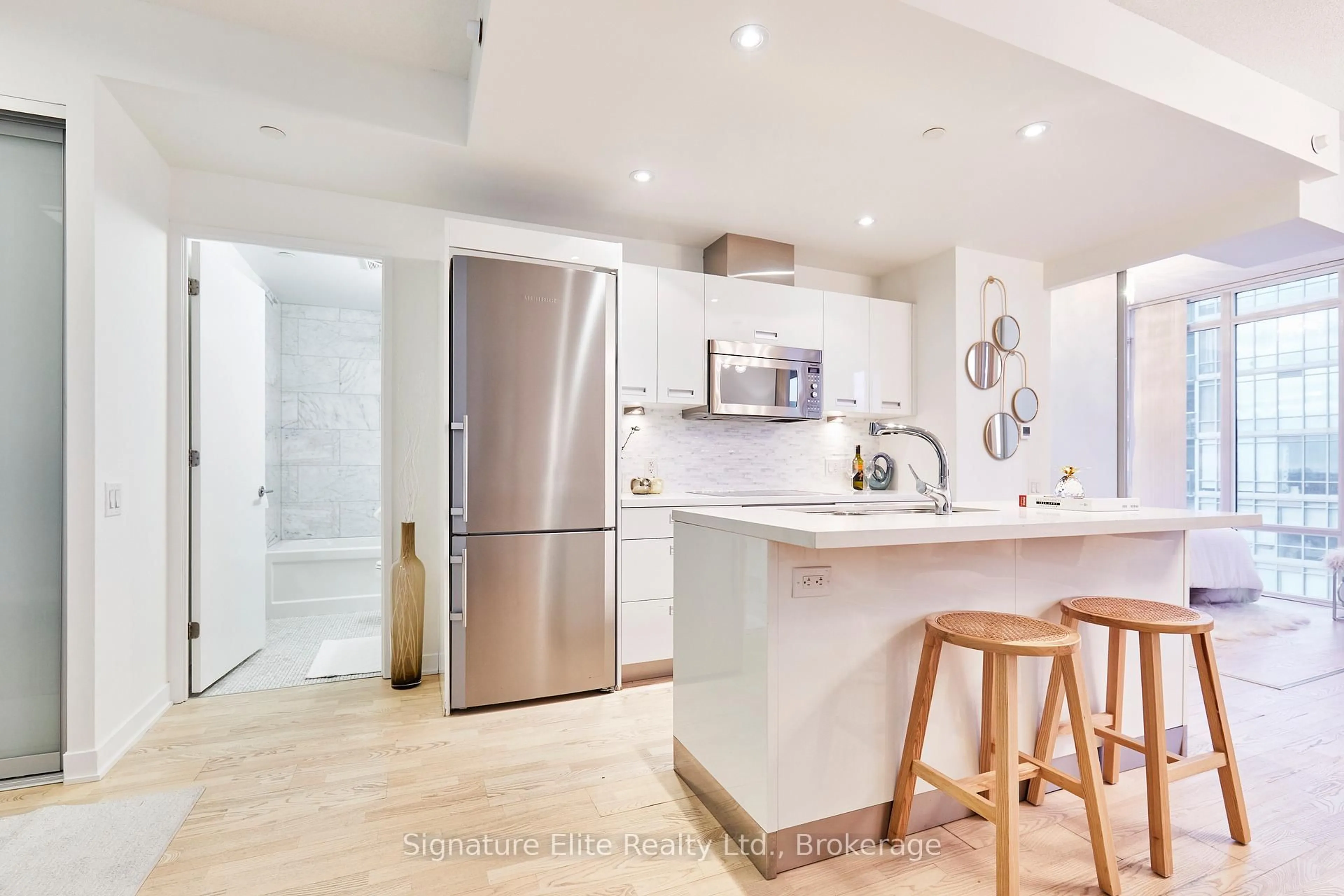 Open concept kitchen, unknown for 88 Park Lawn Rd #1210, Toronto Ontario M8Y 0B5