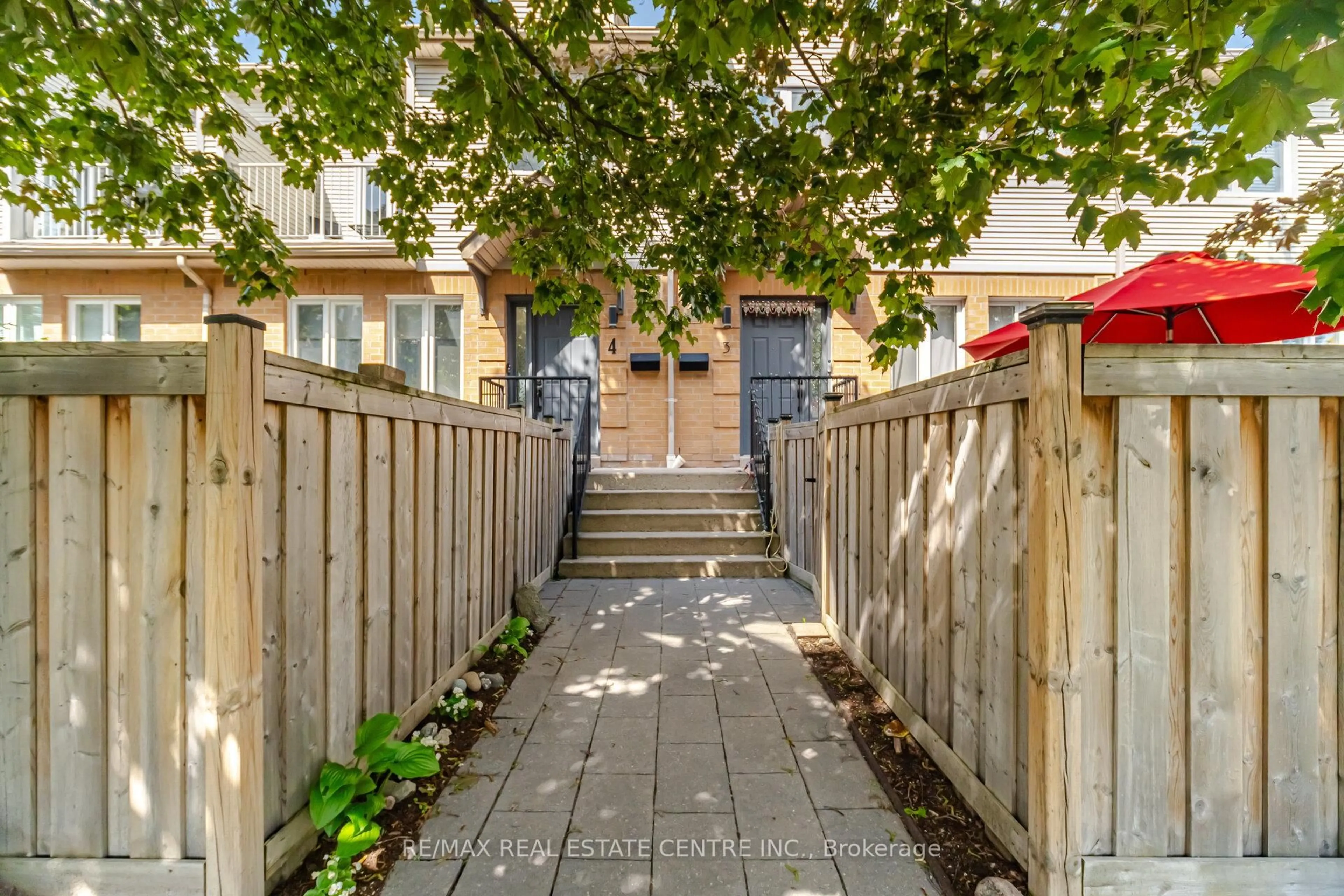 Patio, street for 1211 Parkwest Pl #4, Mississauga Ontario L5E 3J3