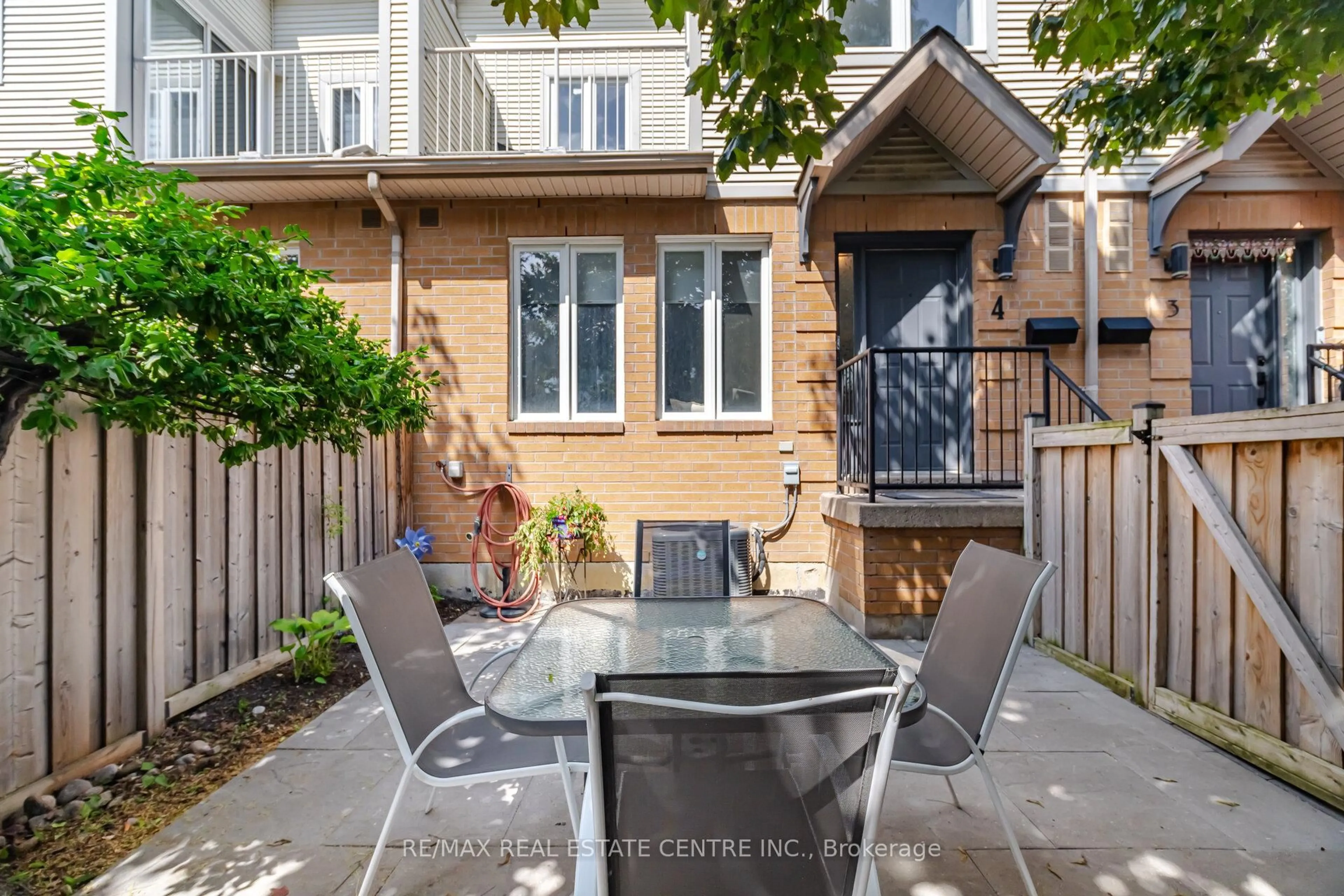 Patio, street for 1211 Parkwest Pl #4, Mississauga Ontario L5E 3J3