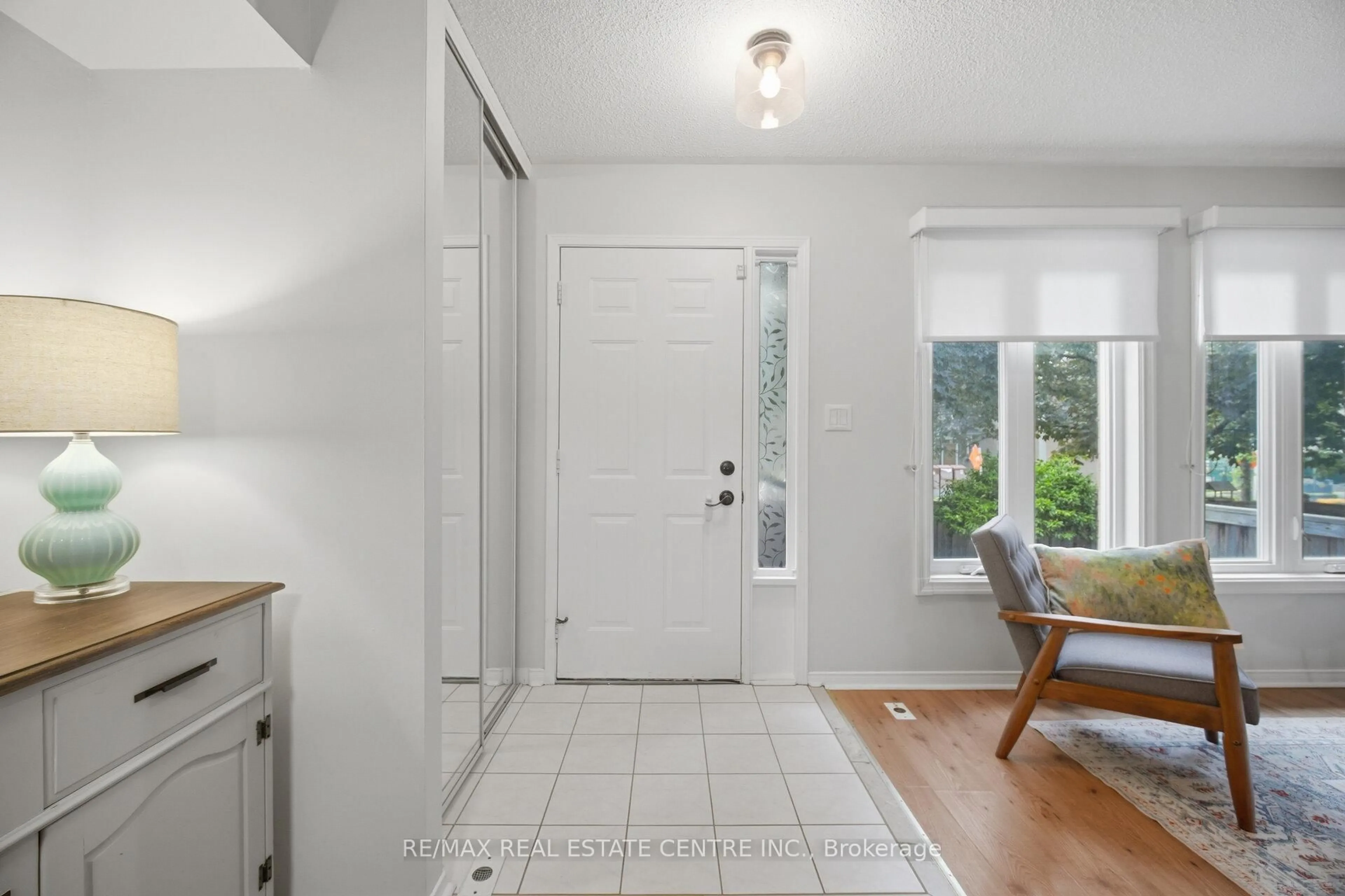 Indoor entryway for 1211 Parkwest Pl #4, Mississauga Ontario L5E 3J3