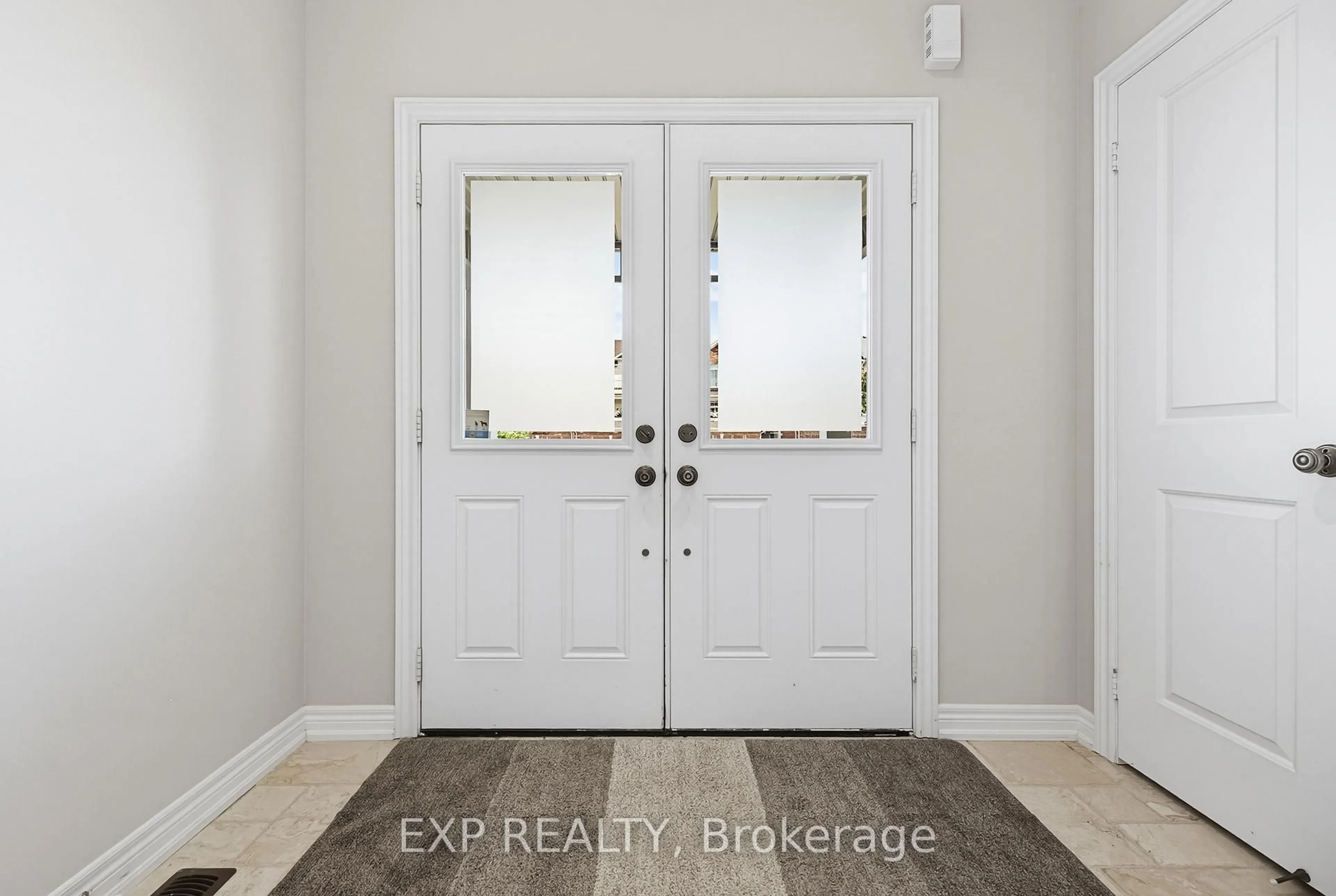Indoor entryway for 13 Mccardy Crt, Caledon Ontario L7C 3X1