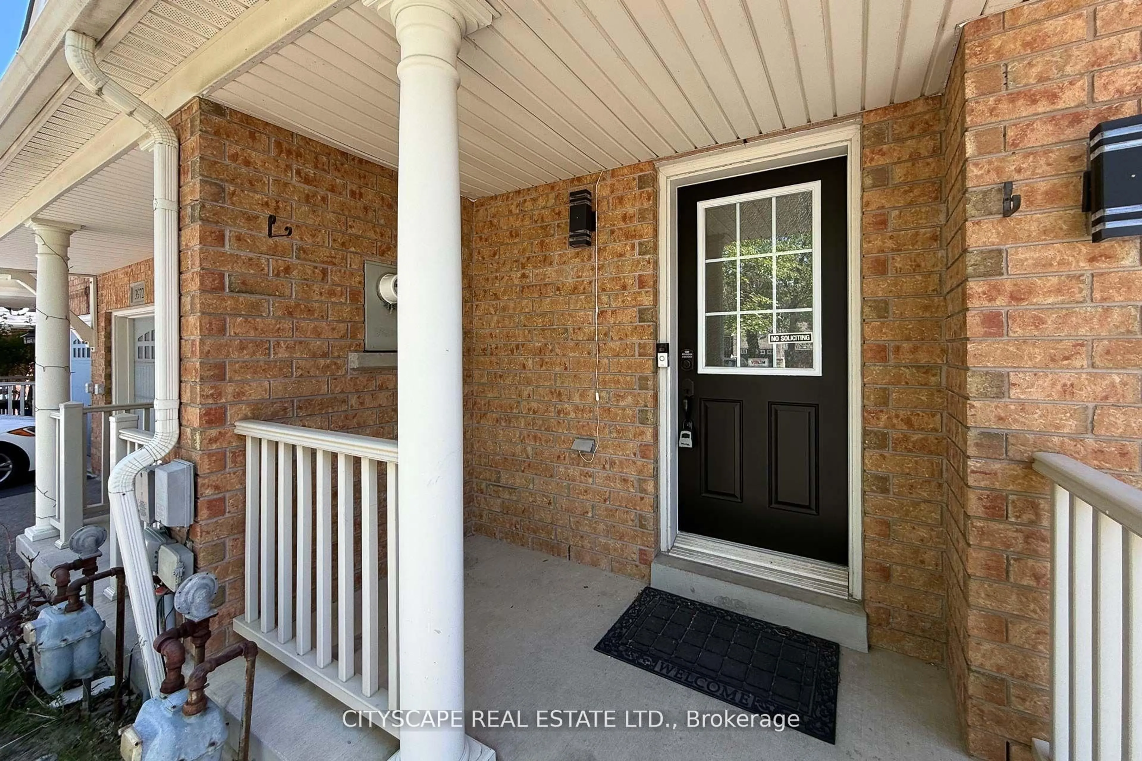 Indoor entryway for 3974 Stardust Dr, Mississauga Ontario L5M 8A5