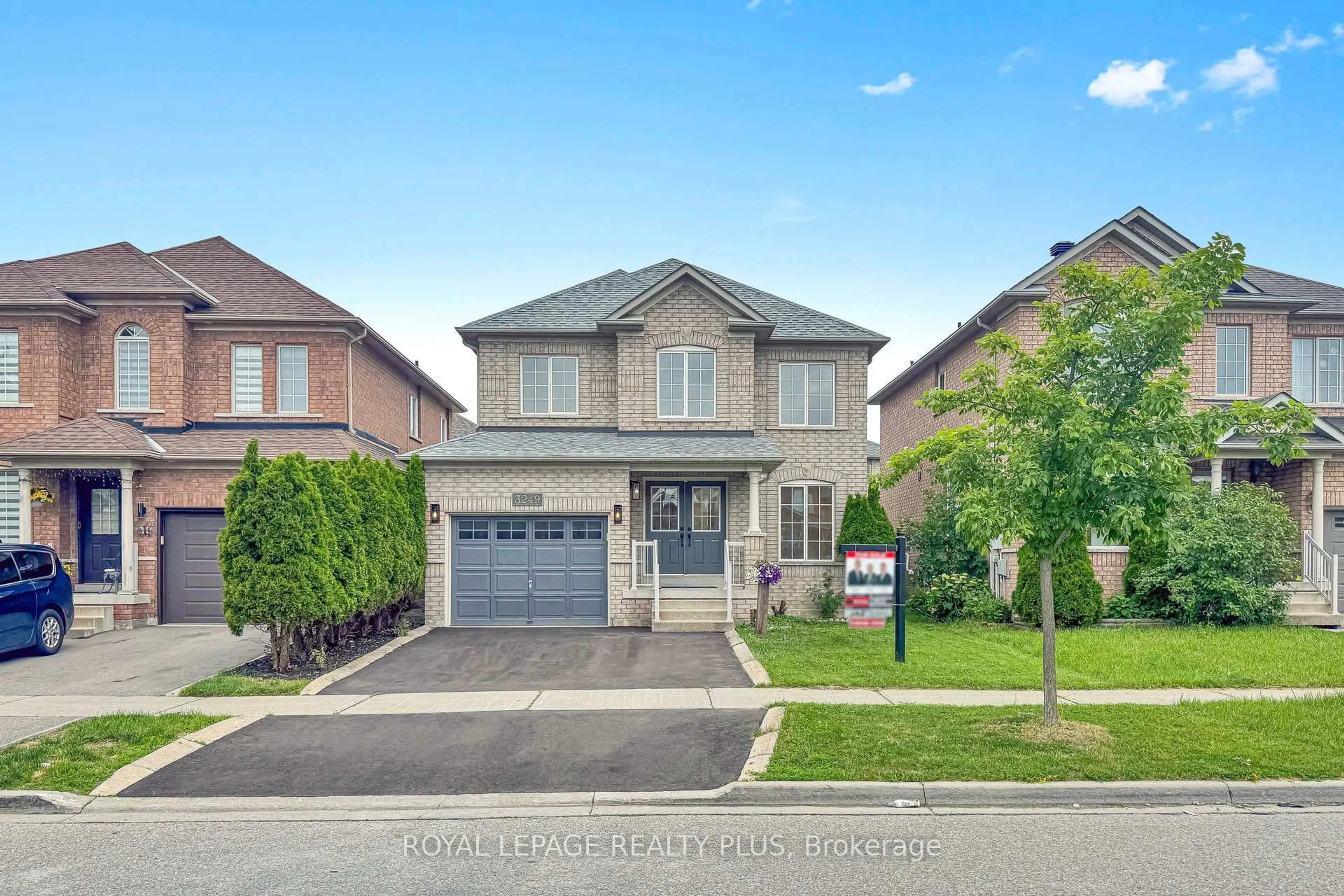Home with brick exterior material, street for 3249 Mcdowell Dr, Mississauga Ontario L5M 6S4