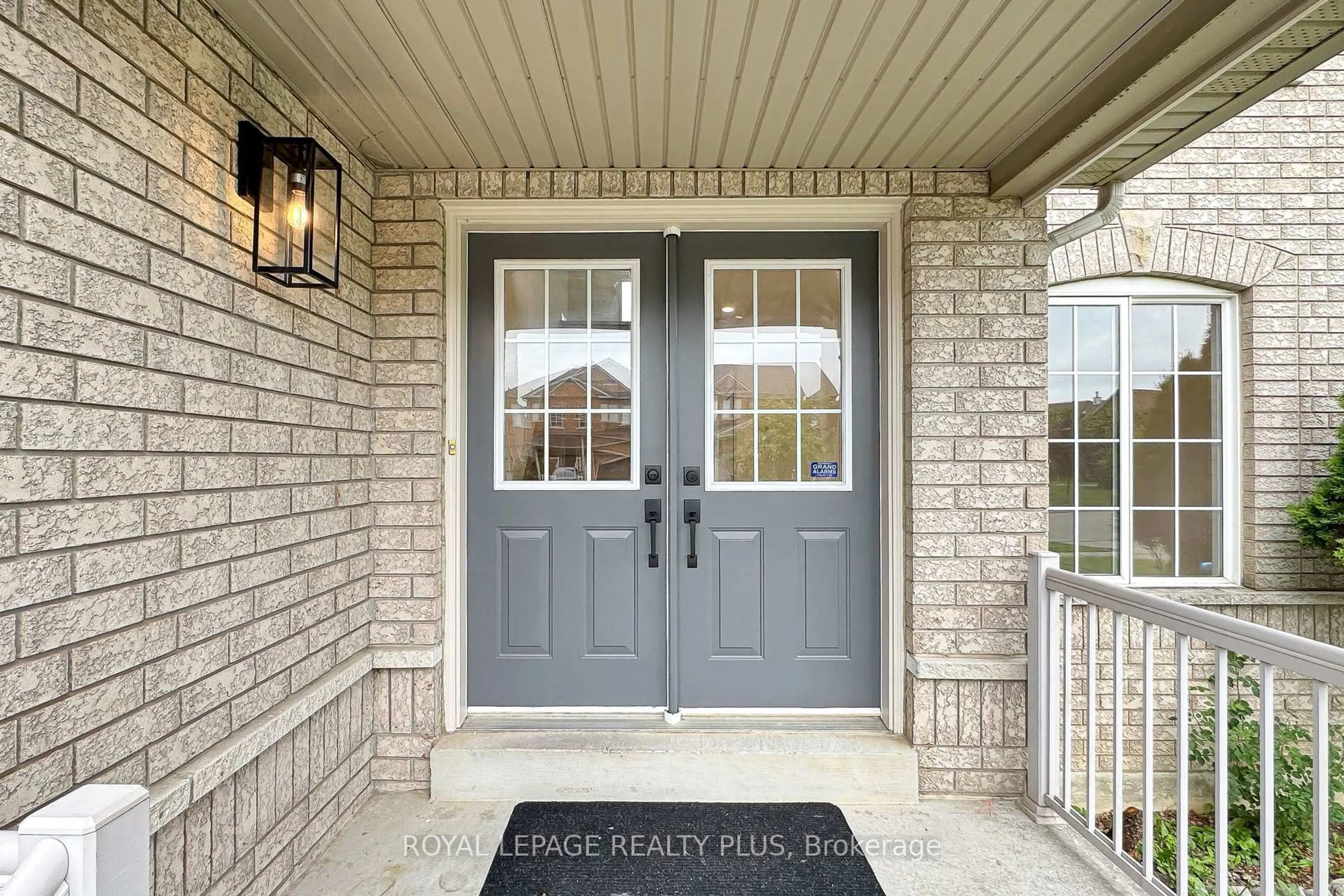 Indoor entryway for 3249 Mcdowell Dr, Mississauga Ontario L5M 6S4