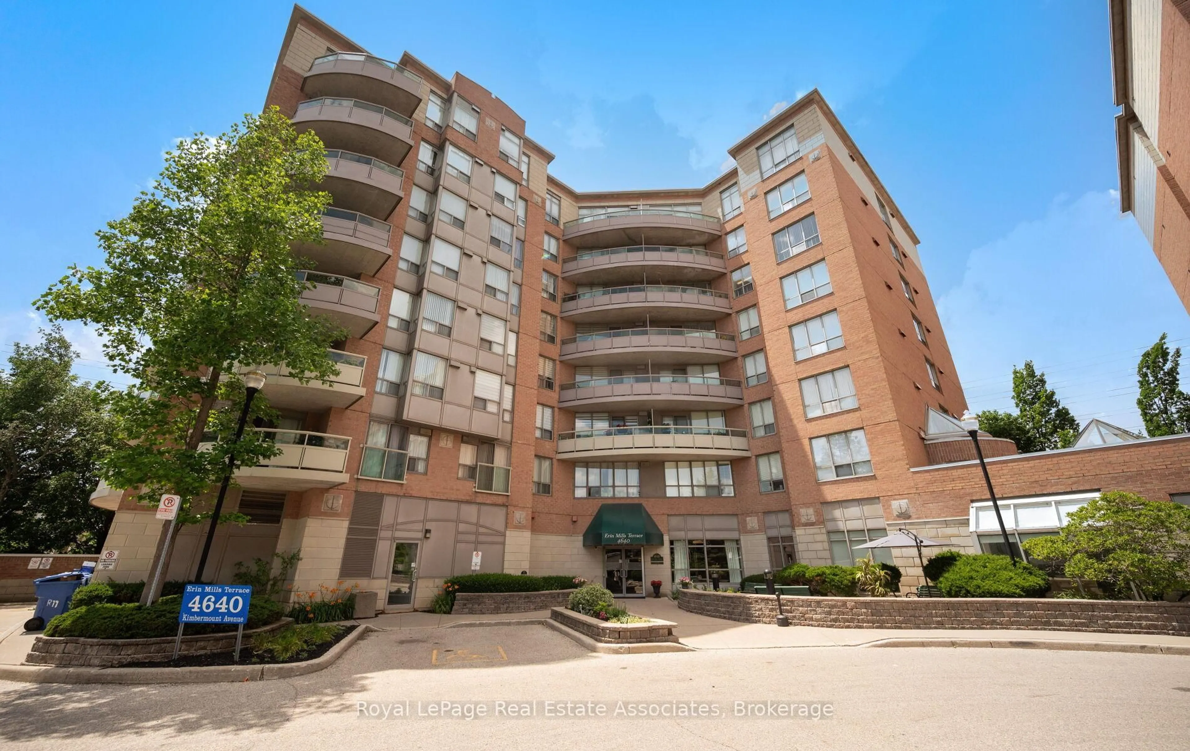 Indoor foyer for 4640 Kimbermount Ave #402, Mississauga Ontario L5M 5W6