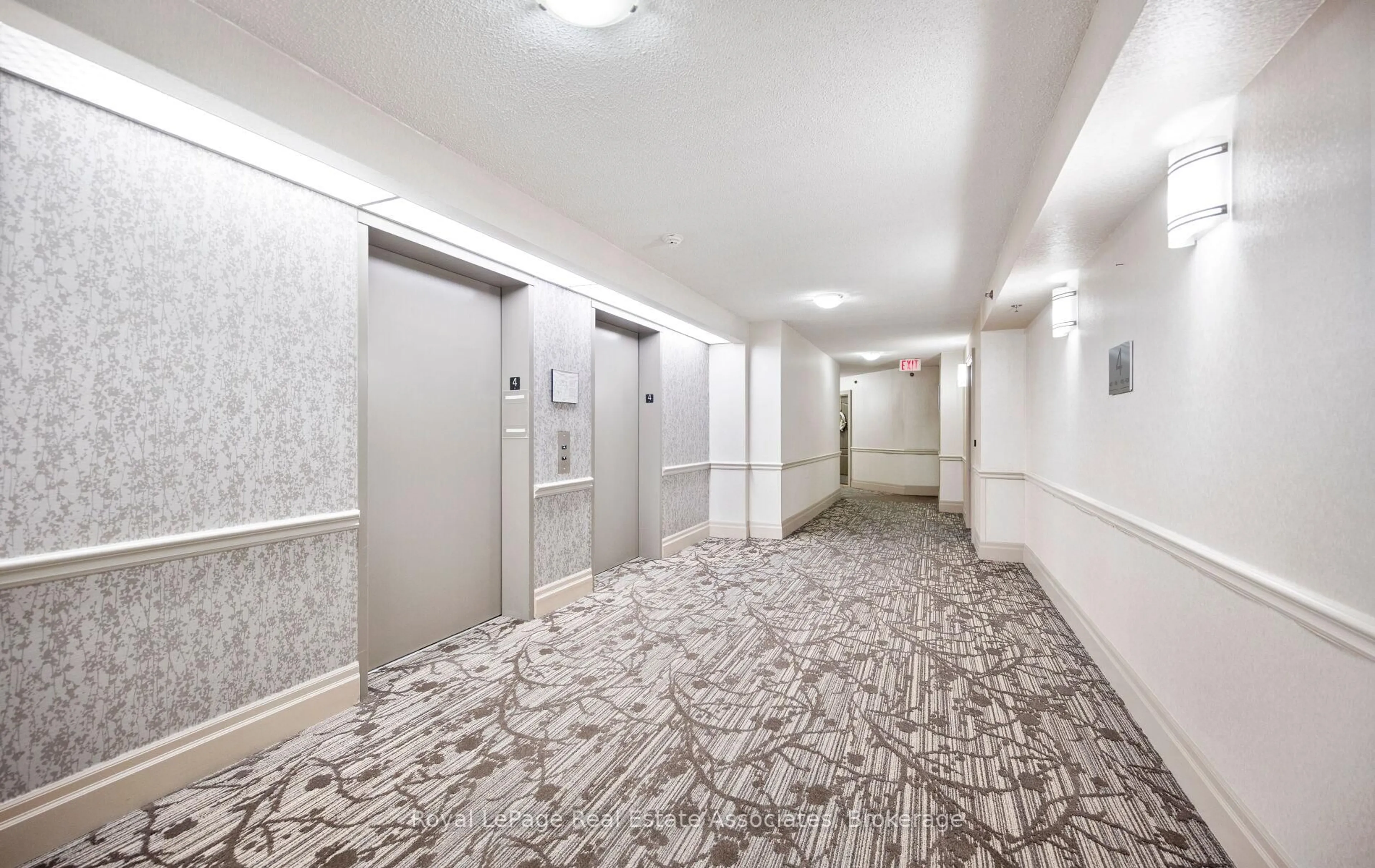Indoor foyer for 4640 Kimbermount Ave #402, Mississauga Ontario L5M 5W6