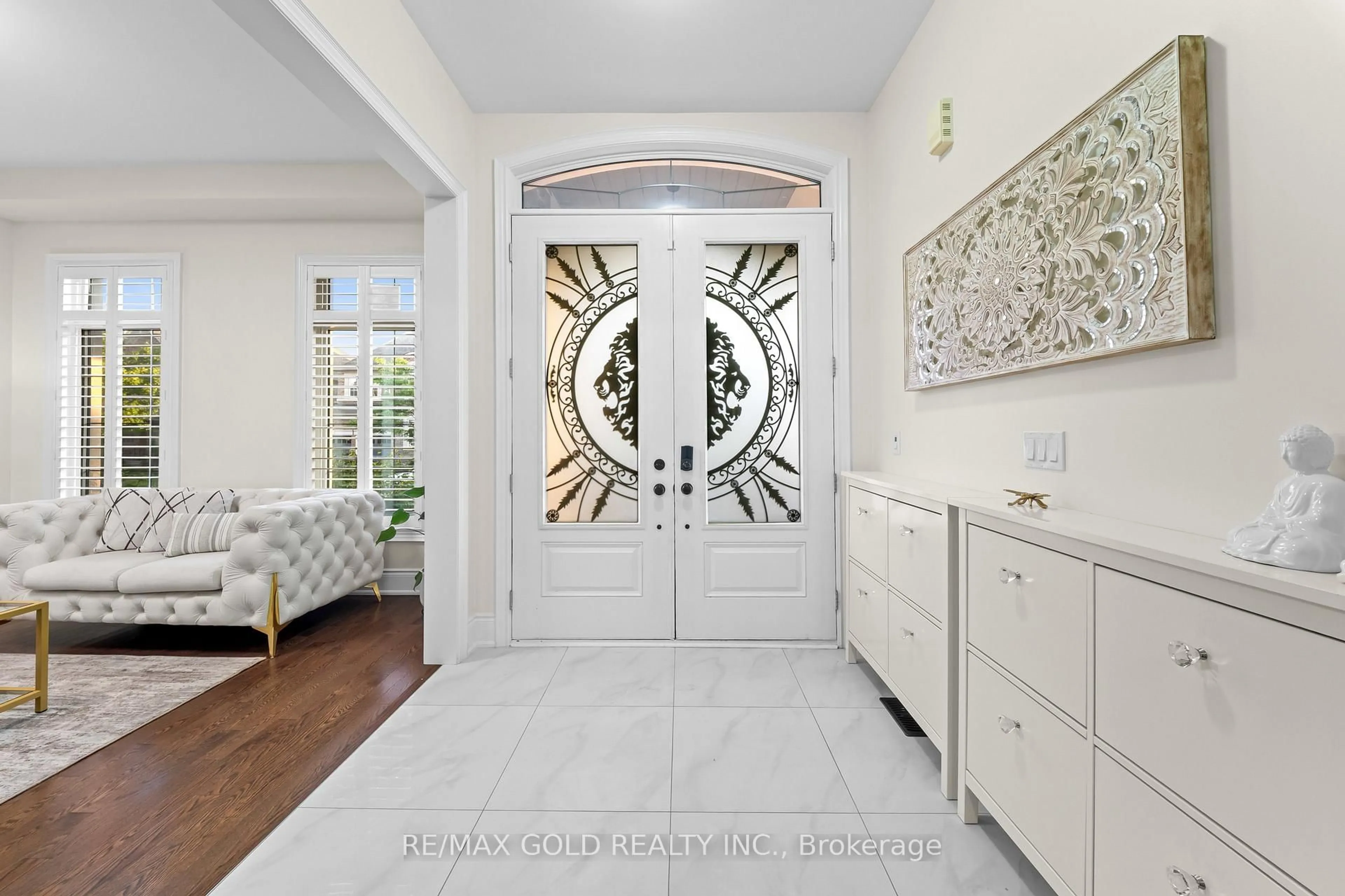 Indoor entryway for 26 Spain Cres, Brampton Ontario L6P 4G8