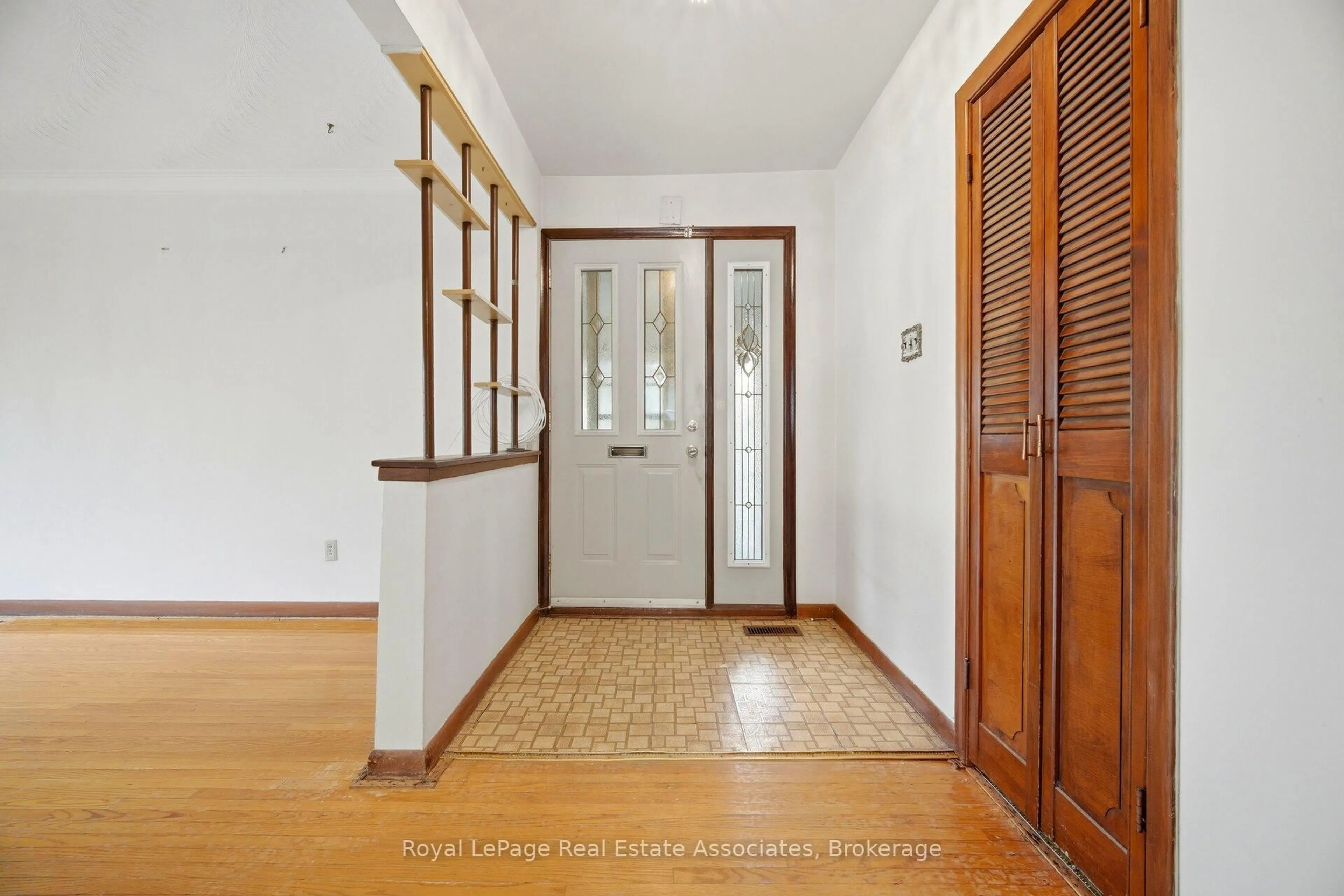 Indoor entryway for 193 Kingsview Blvd, Toronto Ontario M9R 1V7