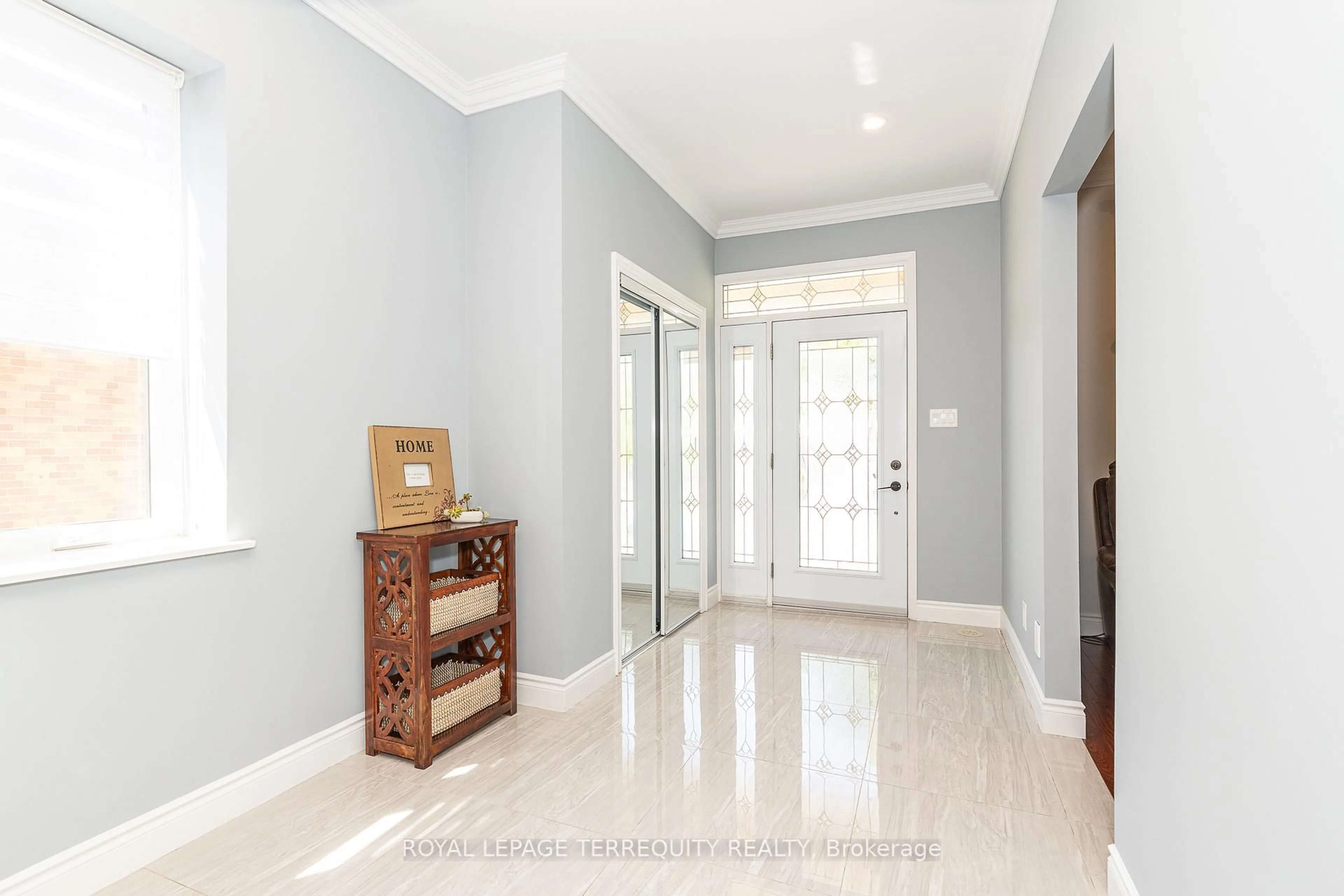 Indoor foyer for 3 Gair Dr, Toronto Ontario M8W 4P2