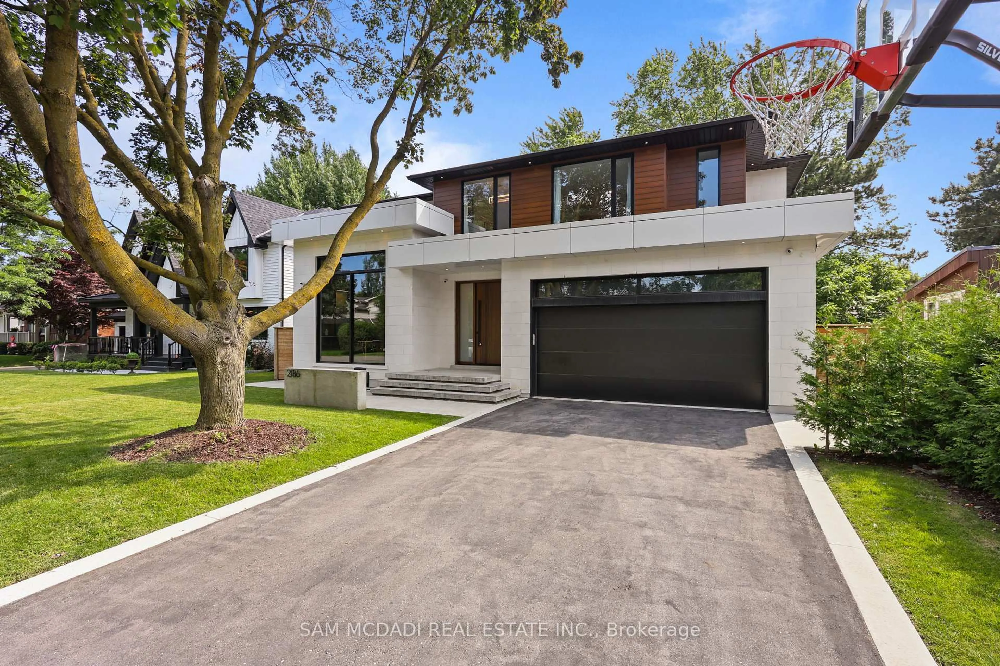 Home with brick exterior material, street for 2186 Harcourt Cres, Mississauga Ontario L4Y 1W1