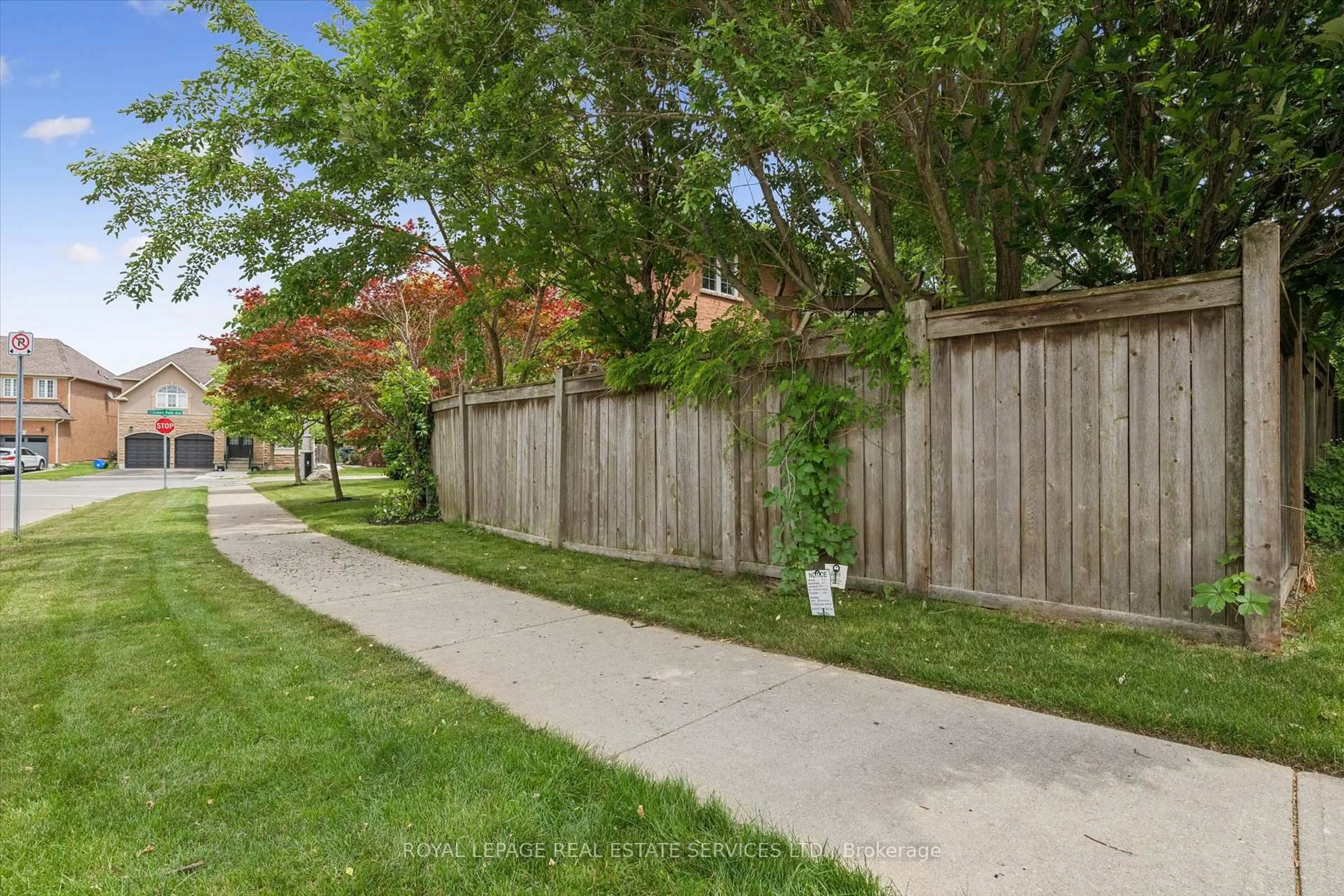 Patio, street for 372 Creek Path Ave, Oakville Ontario L6L 6X3