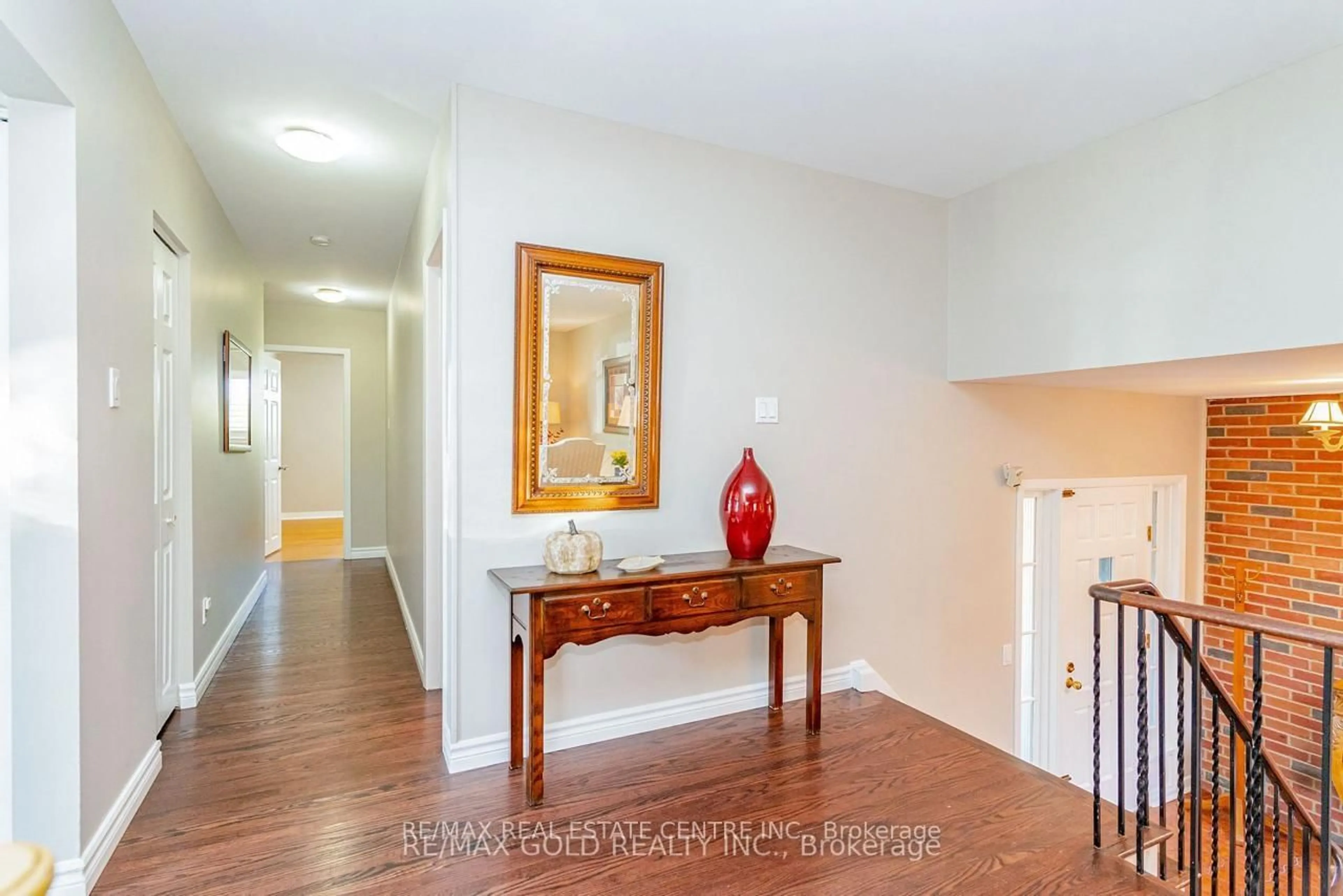 Indoor entryway for 67 Cavendish Cres, Brampton Ontario L6T 1Z4