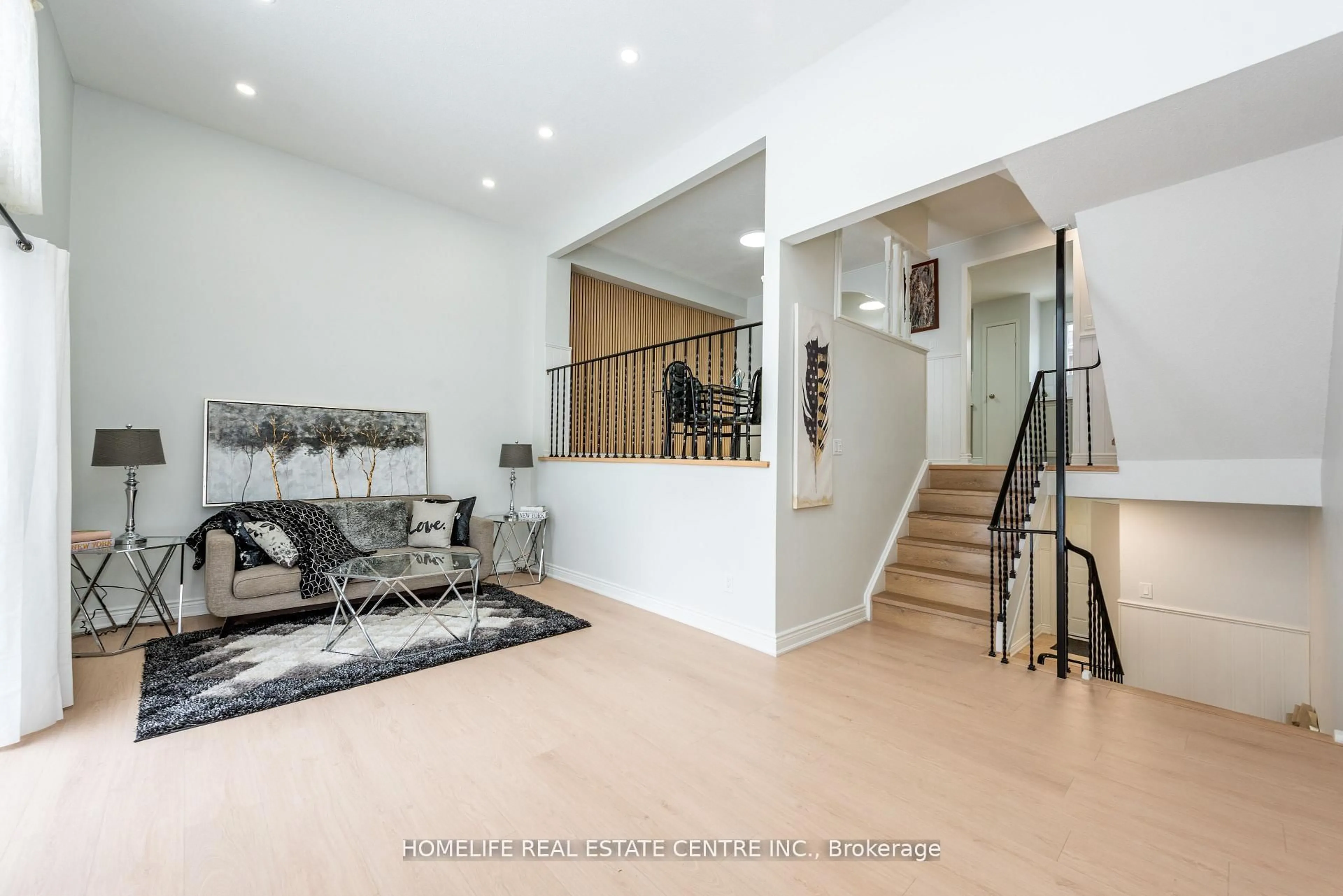 Unknown for 62 Mccallum Crt, Brampton Ontario L6W 3M4
