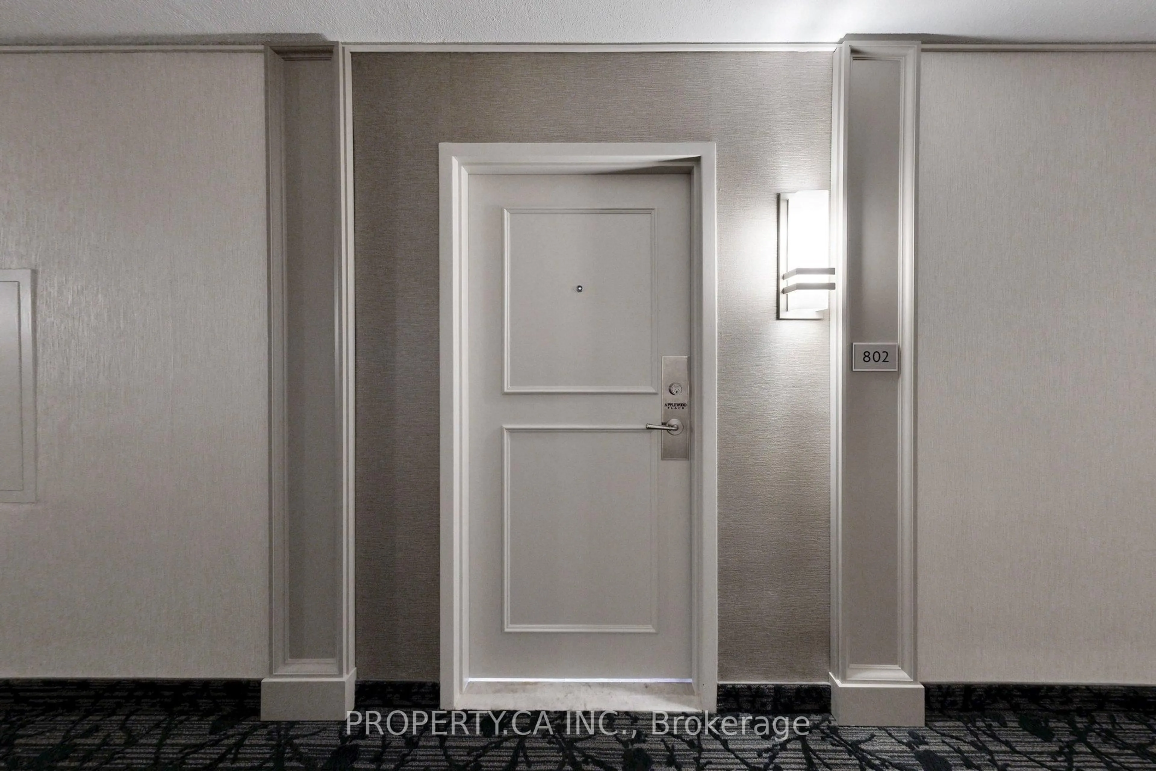 Indoor foyer for 1333 Bloor St #802, Mississauga Ontario L4Y 3T6