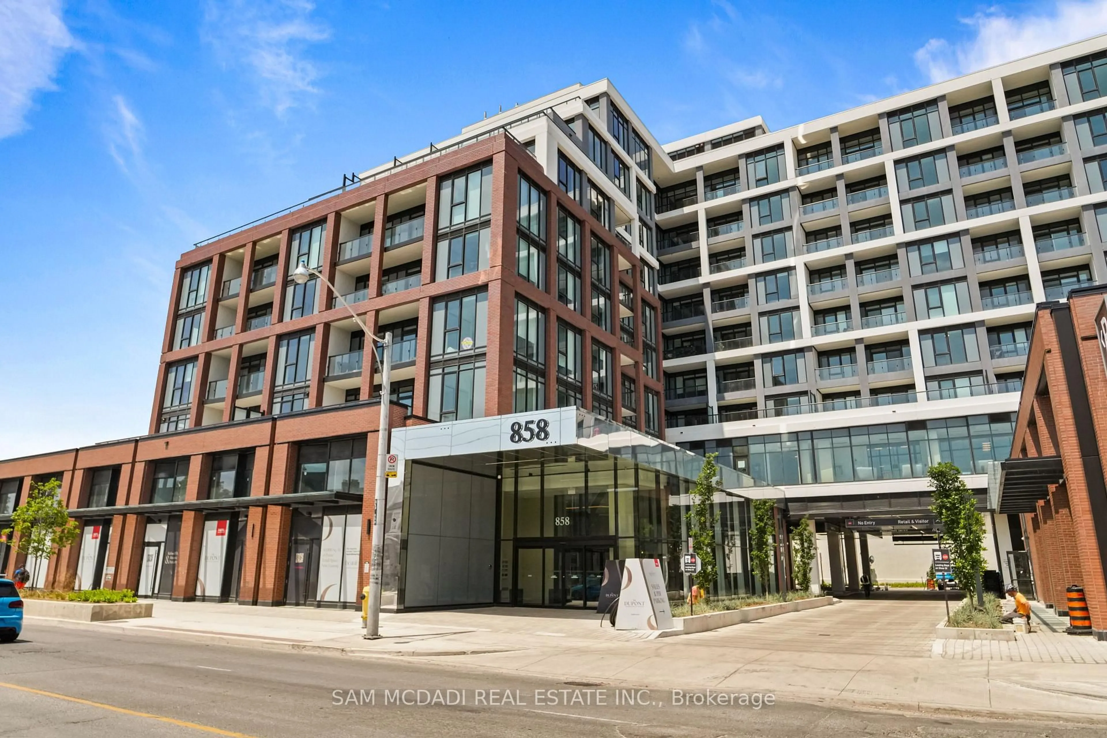Indoor foyer for 858 Dupont St #304, Toronto Ontario M6G 0C1