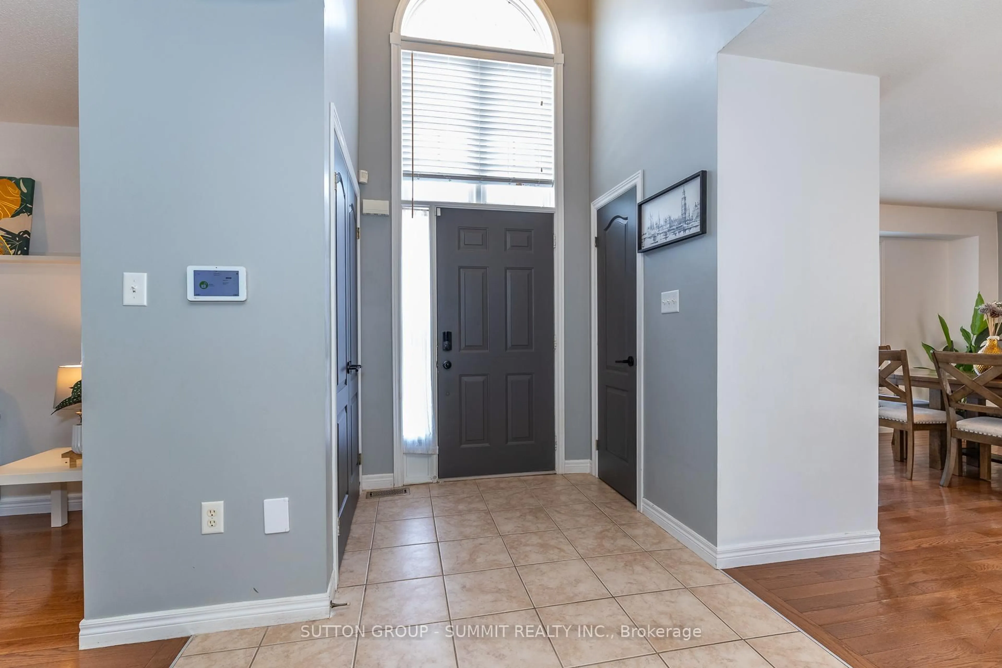 Indoor entryway for 4055 Forest Run Ave #54, Burlington Ontario L7M 5B8