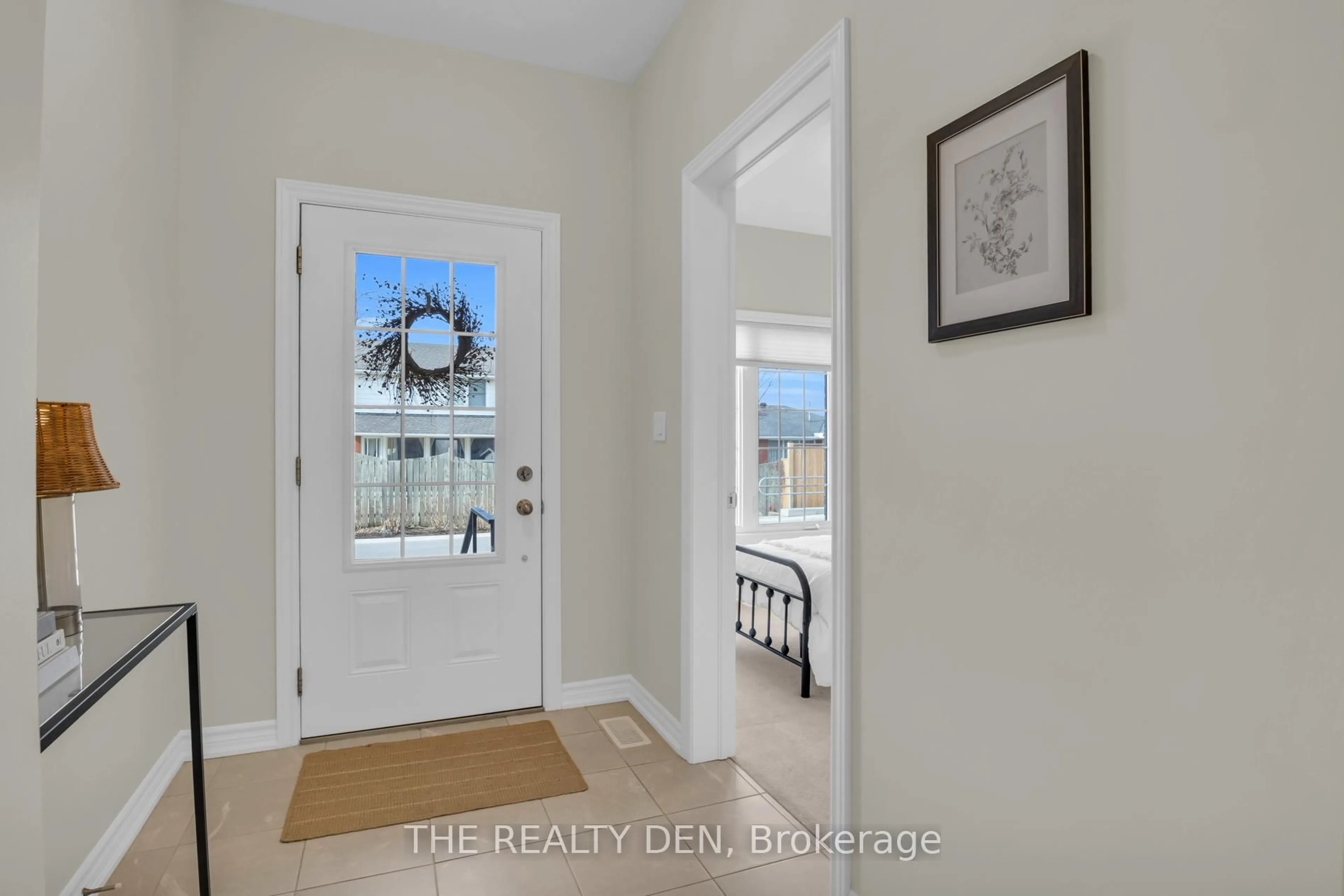 Indoor entryway for 9 Braida Lane #17, Halton Hills Ontario L7J 1P9