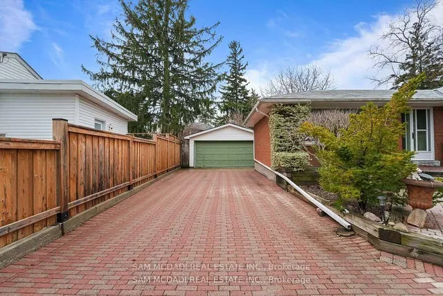 2470 Meadowood Cres, Oakville 3
