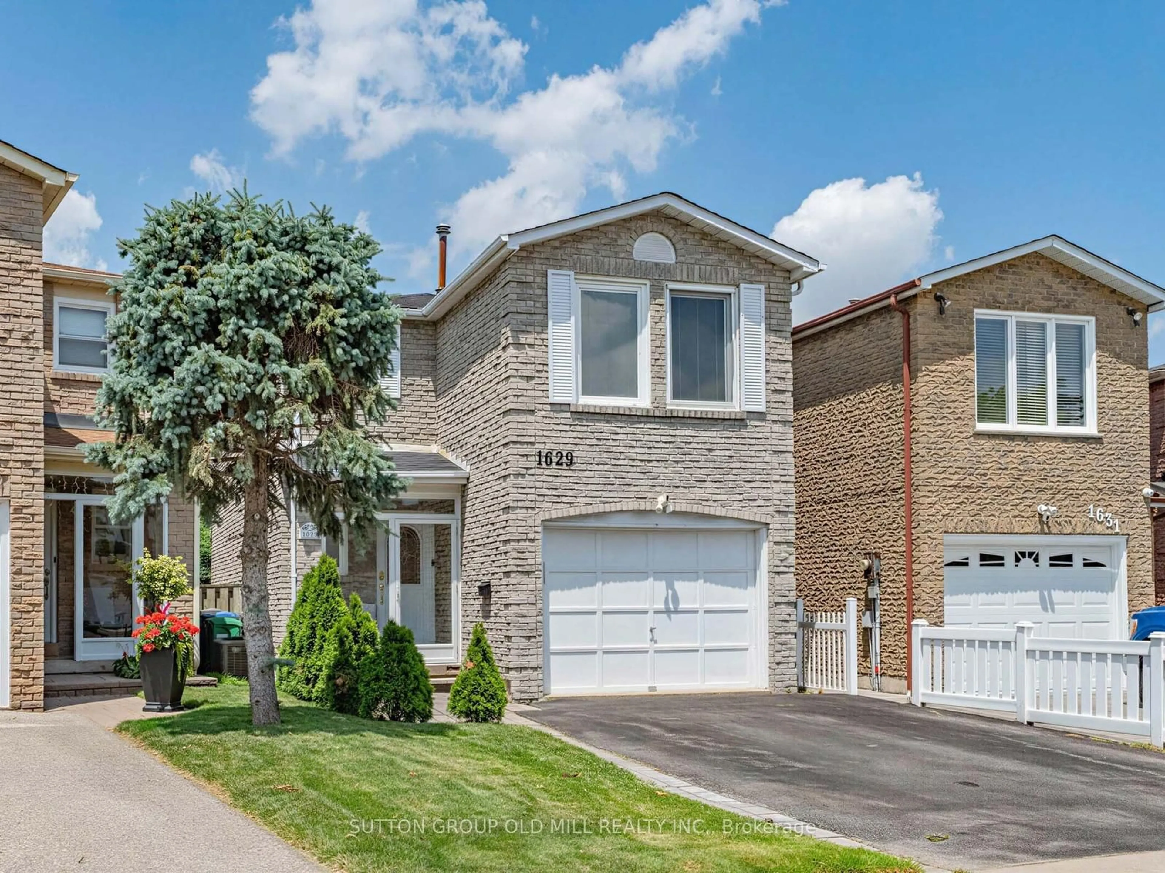 Home with brick exterior material, street for 1629 Dewberry Cres, Mississauga Ontario L4W 3B6