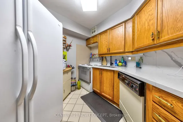 22 Southport St #932, Toronto 4