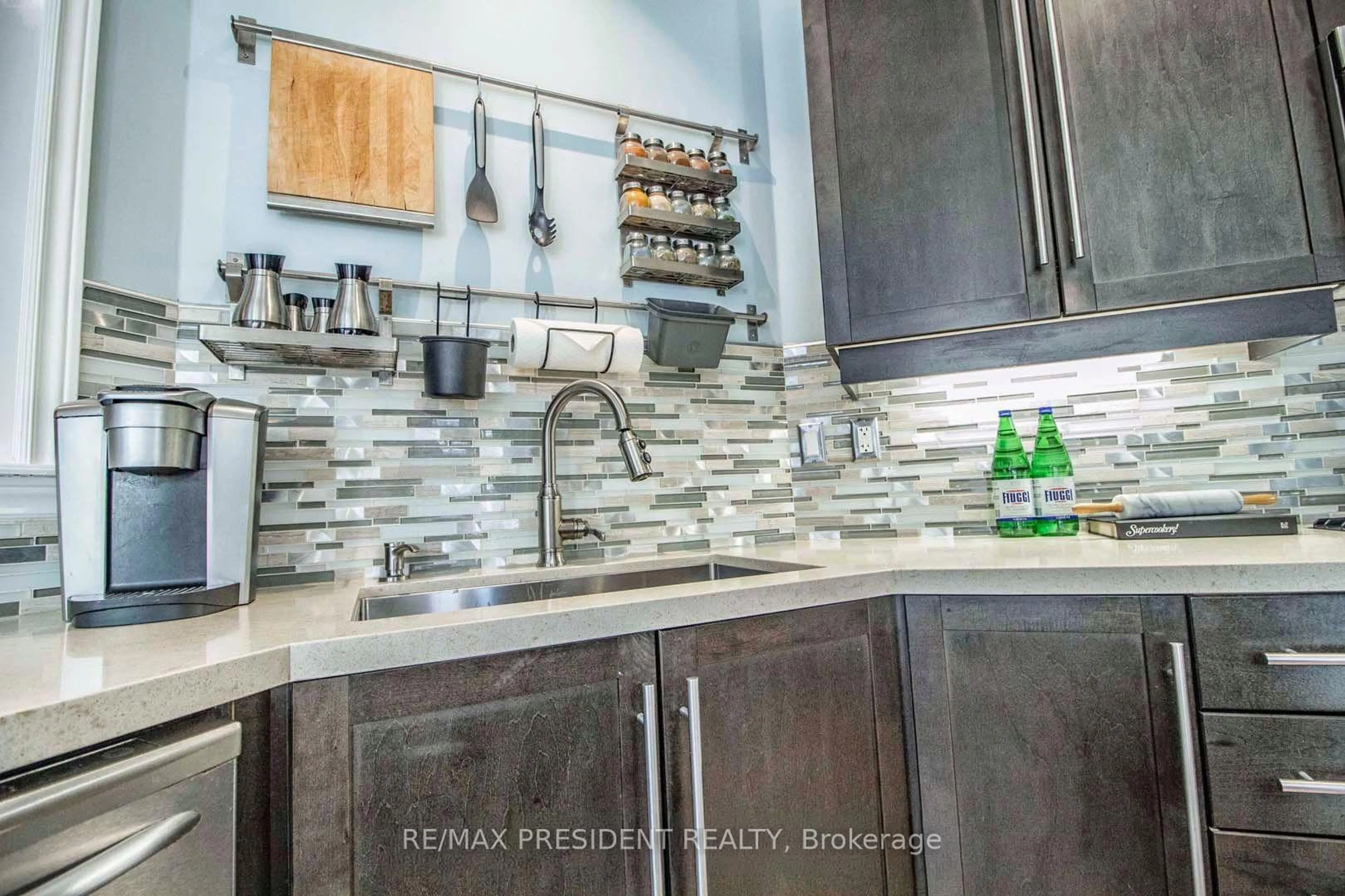Contemporary kitchen, ceramic/tile floor for 44 Robitaille Dr, Brampton Ontario L6R 0H6
